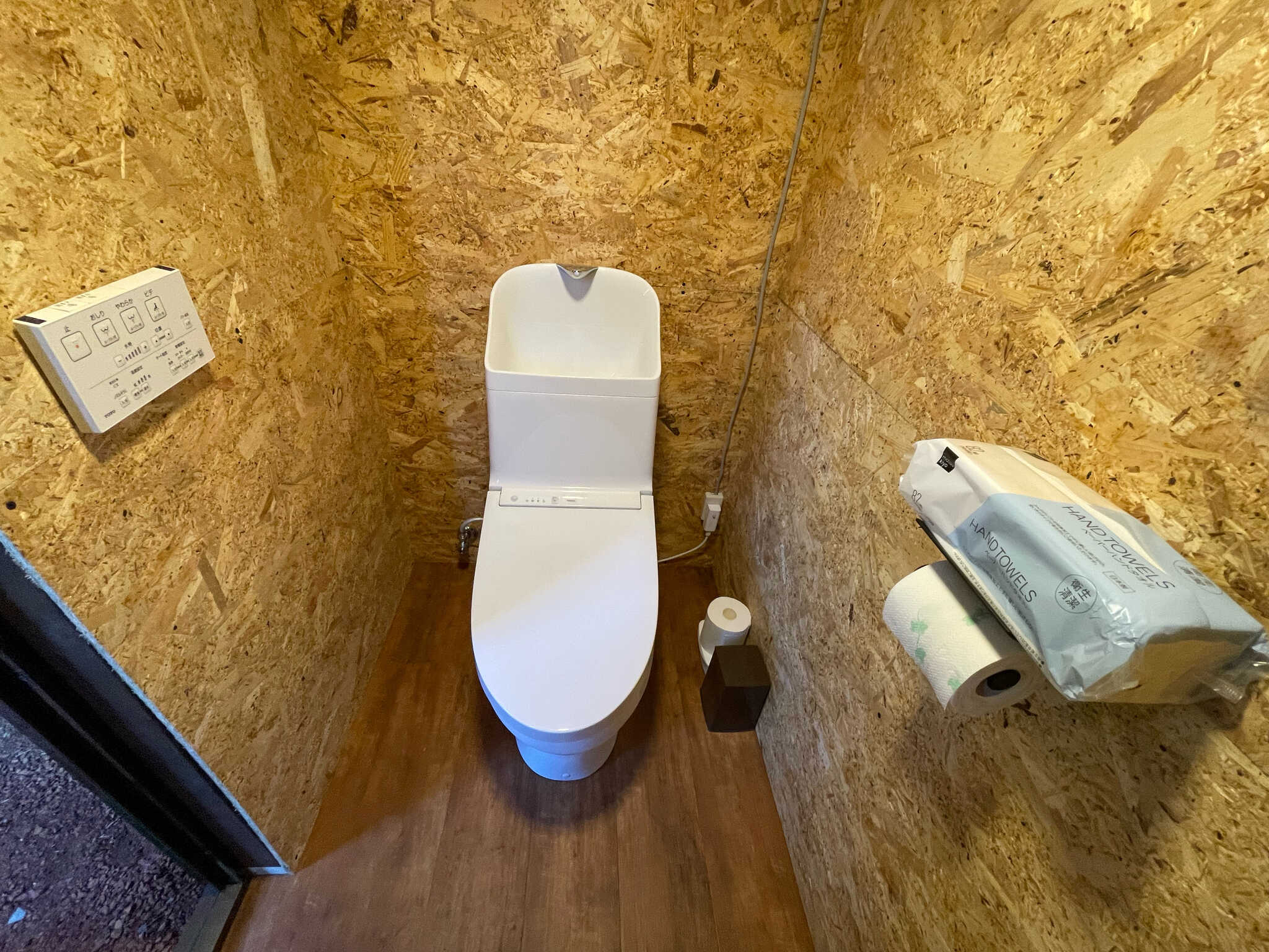 【ウォシュレット付トイレ】最新トイレを設置。換気は24時間、電気は人感センサーです。