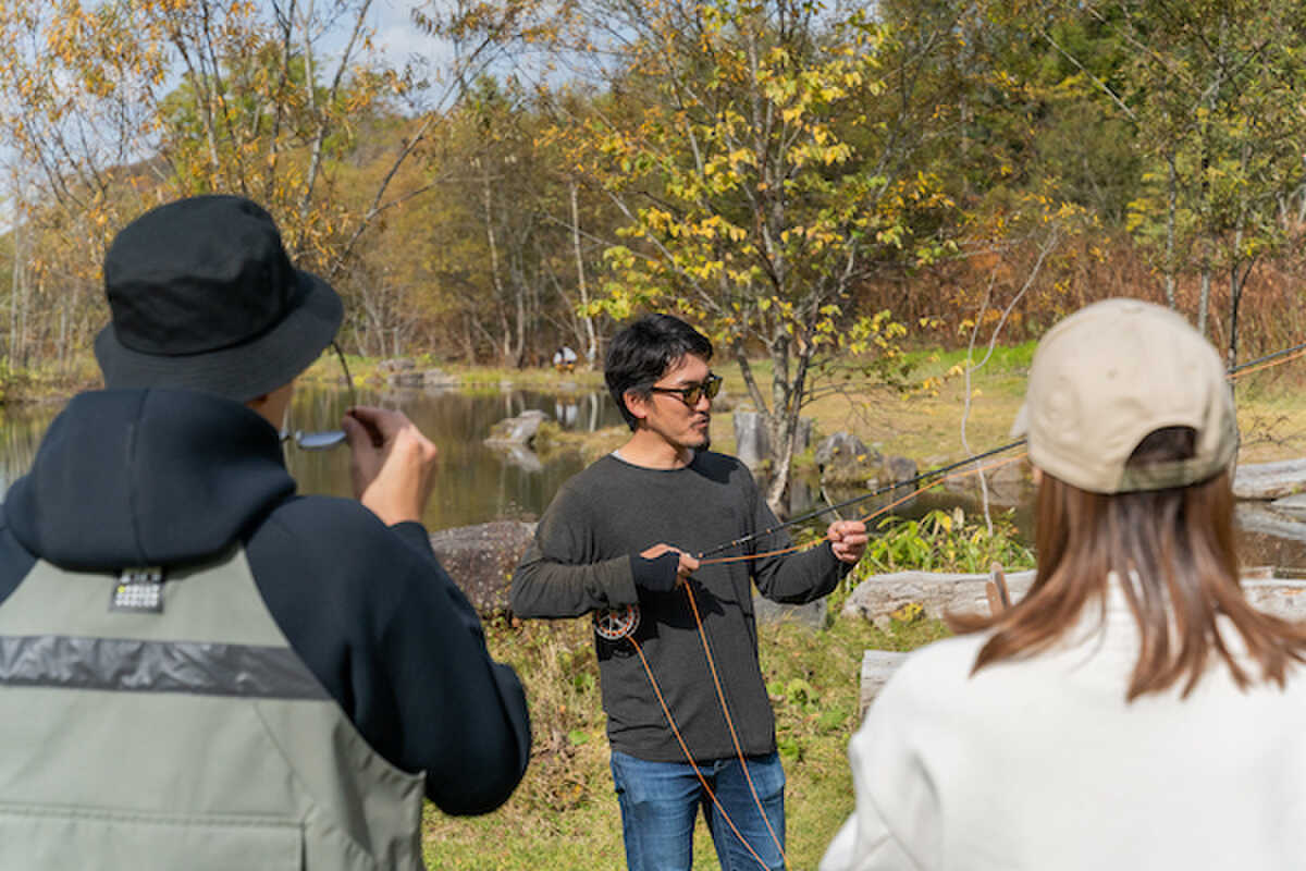フライフィッシング体験 Fly fishing 普段釣りをされない⽅やフライフィッシングを体験してみたいという⽅向けのガイドプランです。併設のフィッシングエリアBIGFIGHT松本にて、ガイドにフライフィッシングを教わり、⼤物トラウトを狙います。道具のレンタルとガイドが含まれているので初⼼者でも安⼼です。