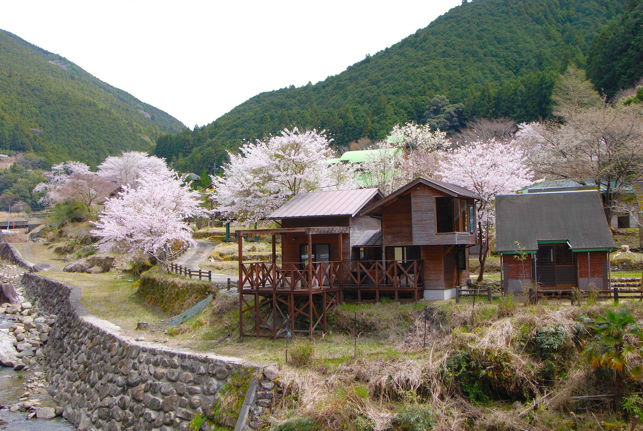 百間山渓谷キャンプ村