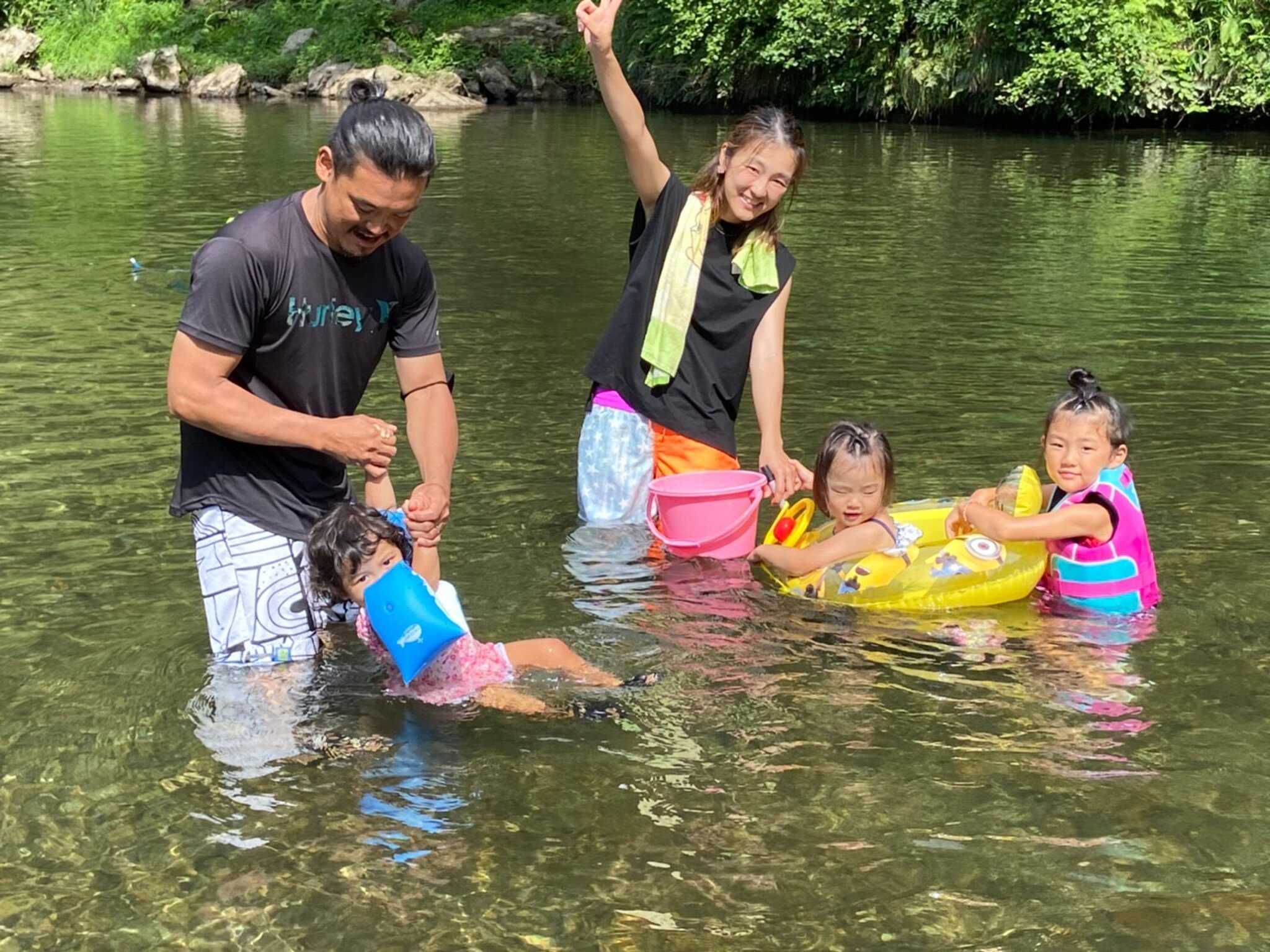 150mできれいな清流で川遊びができます。