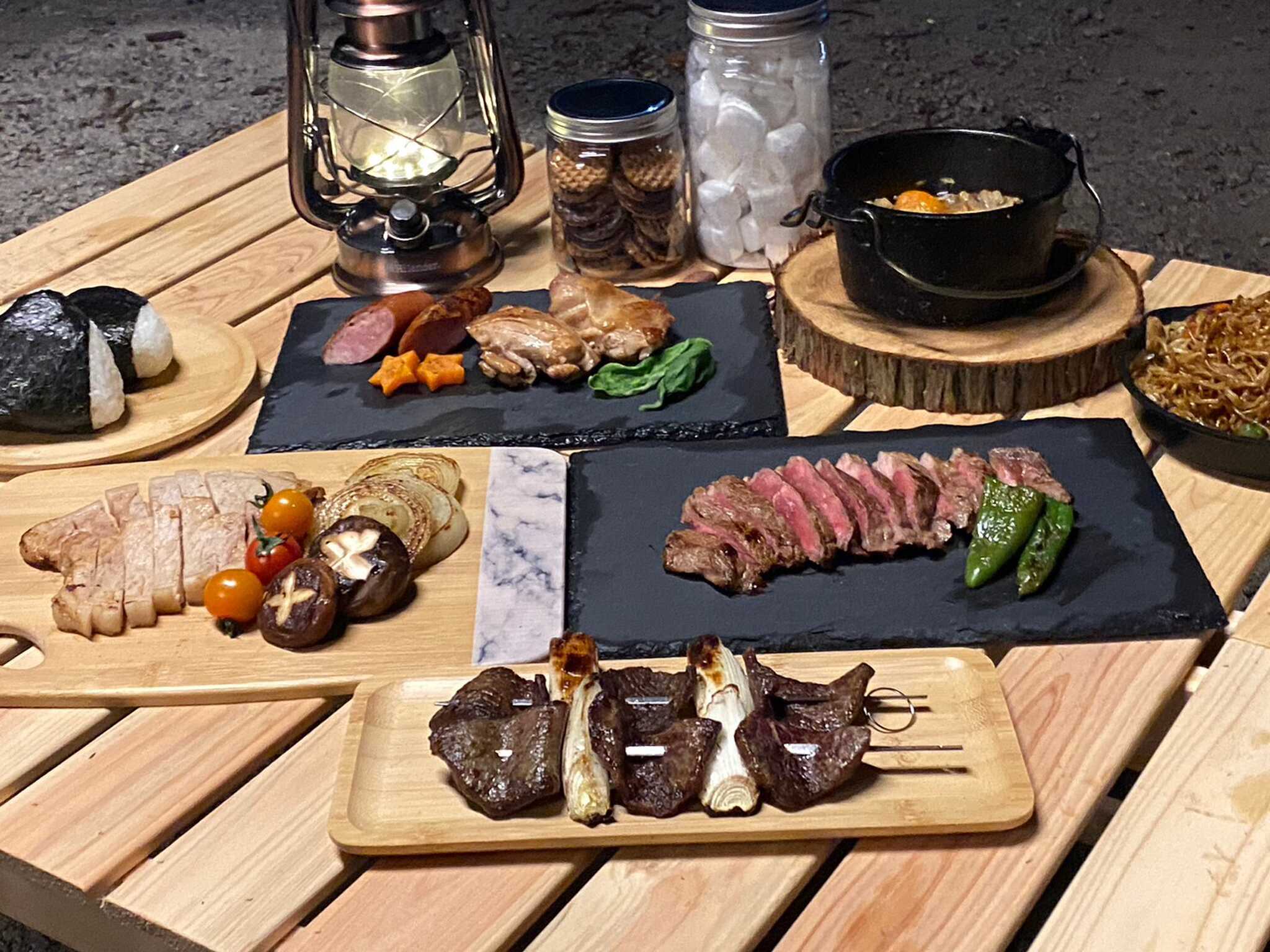 オプションの食材セットです。 地元の多古米、多古町のお肉屋さんのもの使用しております。