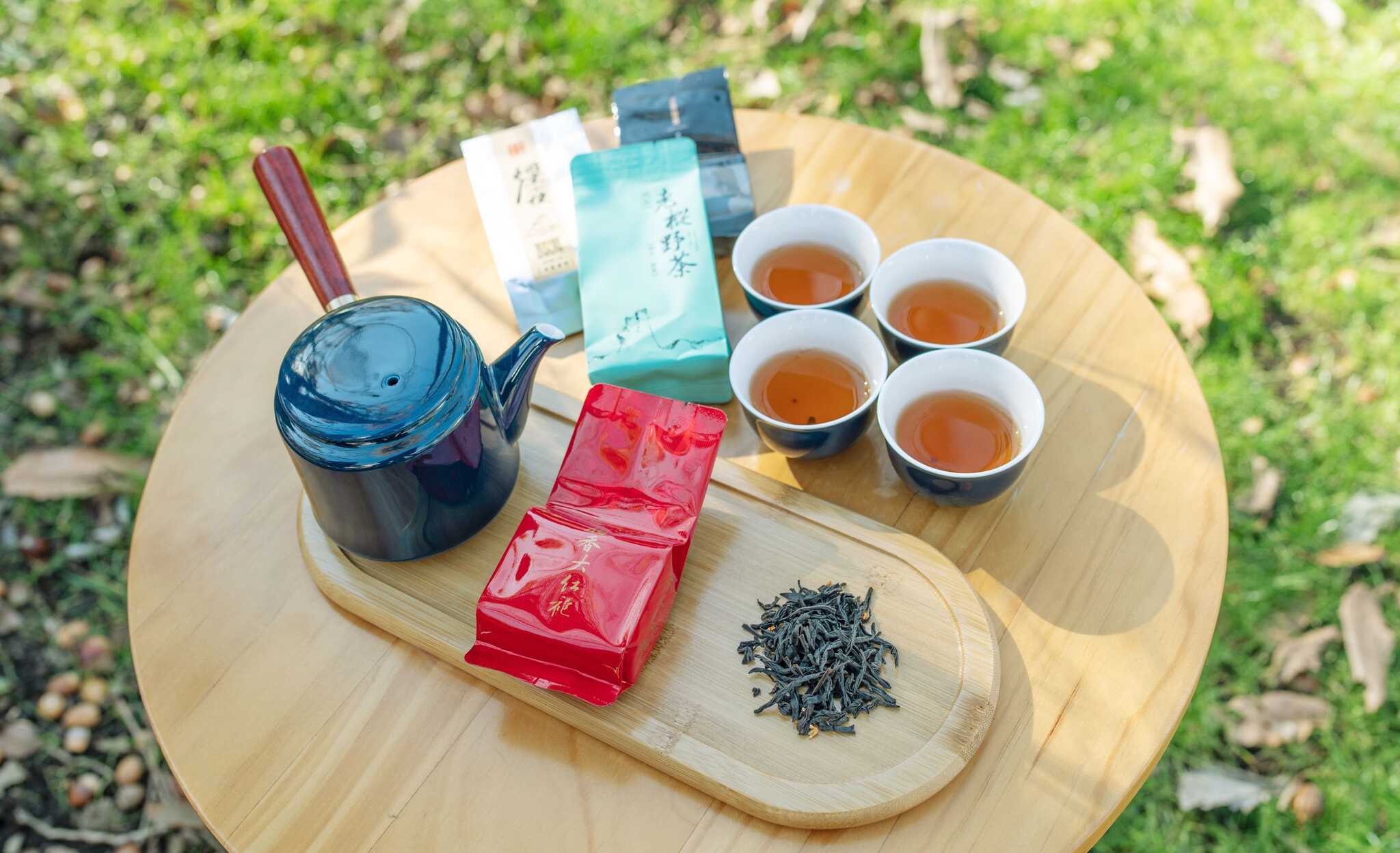 飲茶本来の意味は朝ゆっくりお茶を楽しむこと、朝食の点心と共に本場の中国茶飲み比べセットもご用意してます。。