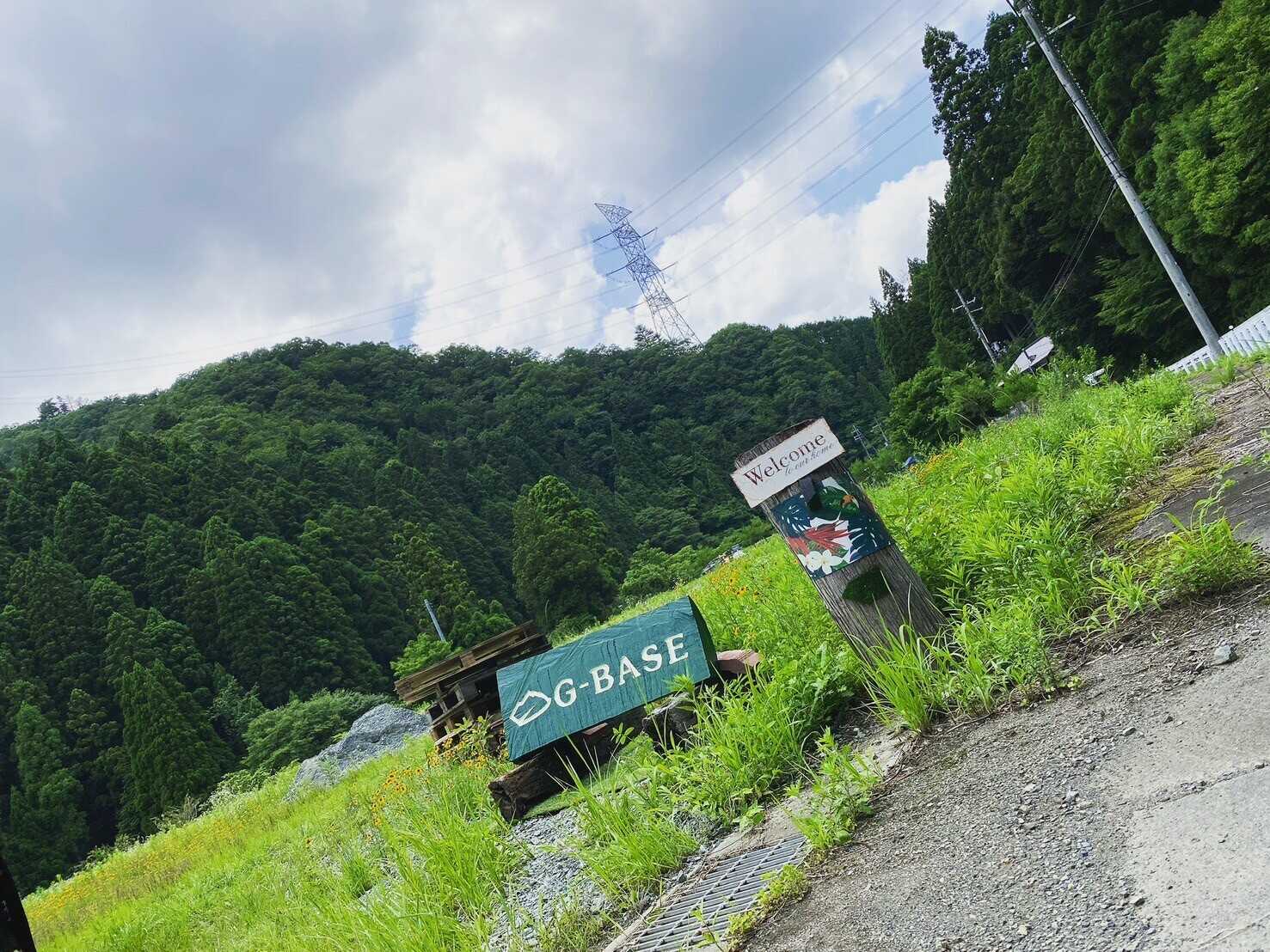 こちらの看板を目印に中にご入場ください。