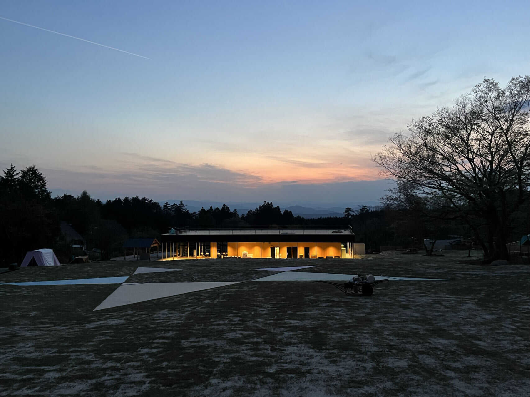 メインキャビン屋上は展望デッキ。夕日が一番きれいなスポットです。