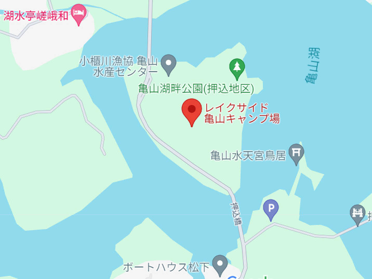 亀山湖に囲まれた島の中にある小さなキャンプ場です。