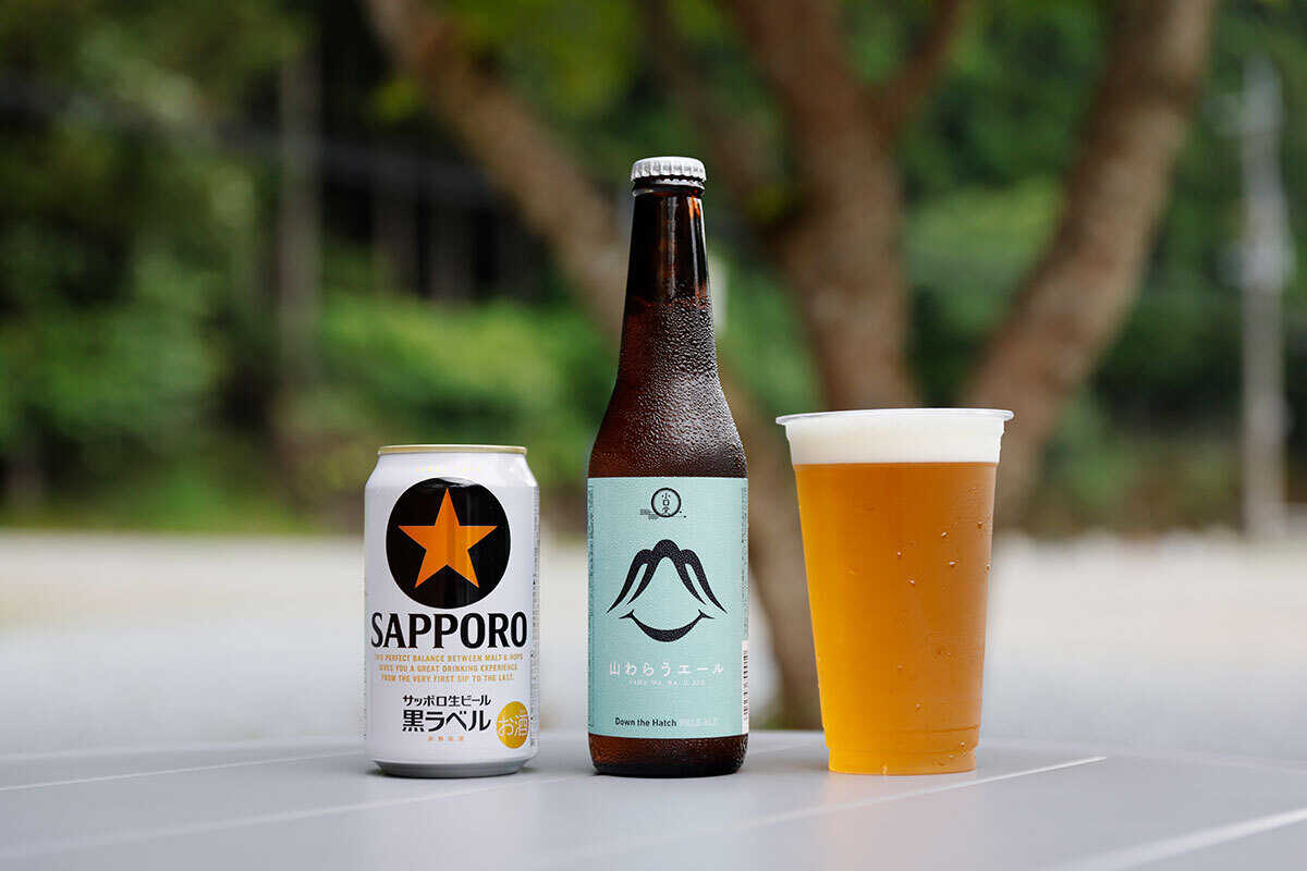 自社醸造のクラフトビール「山ねむるエール」は大人気