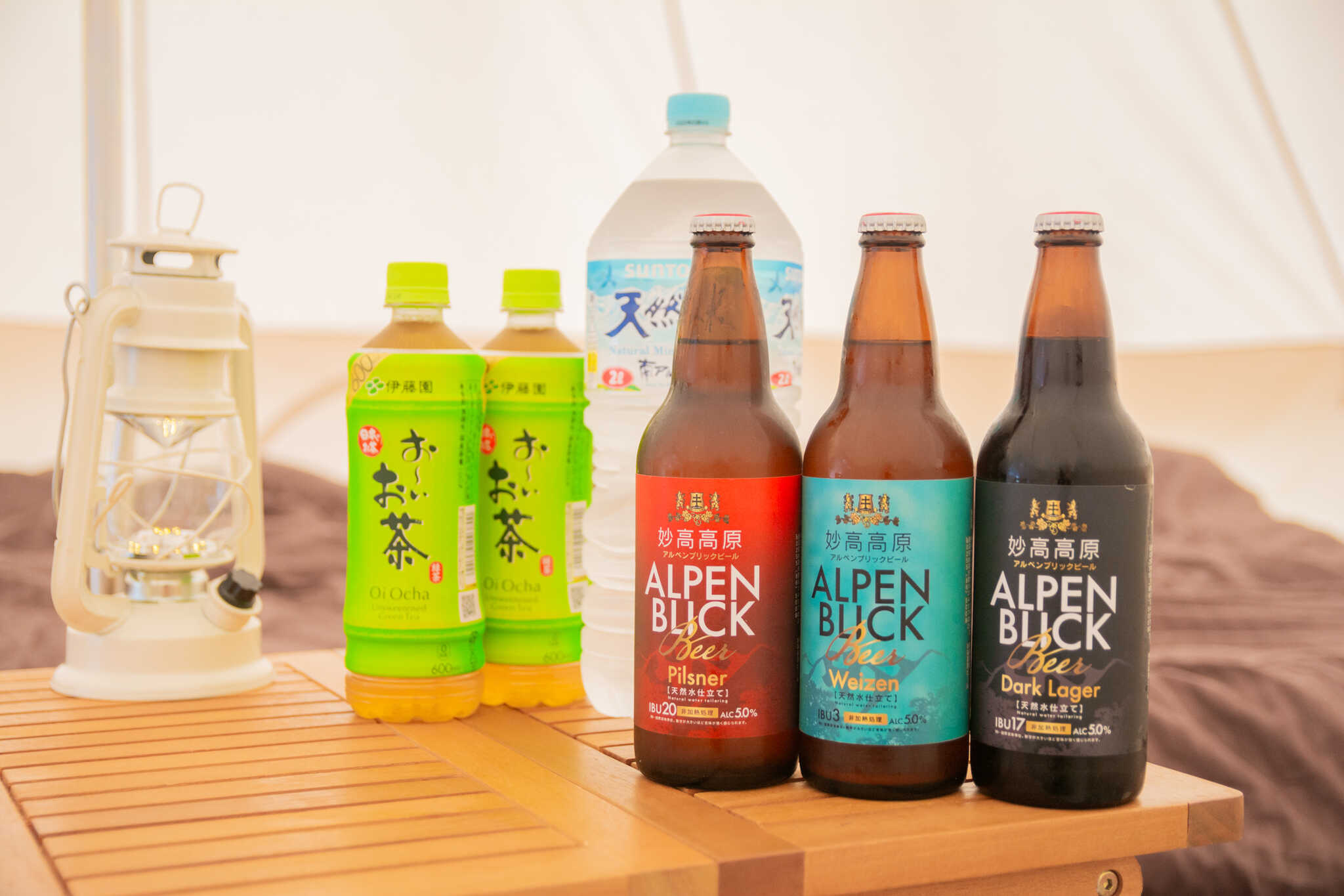 ウェルカムドリンクとしてビール3種、お茶とミネラルウォータを無料でご用意しています。