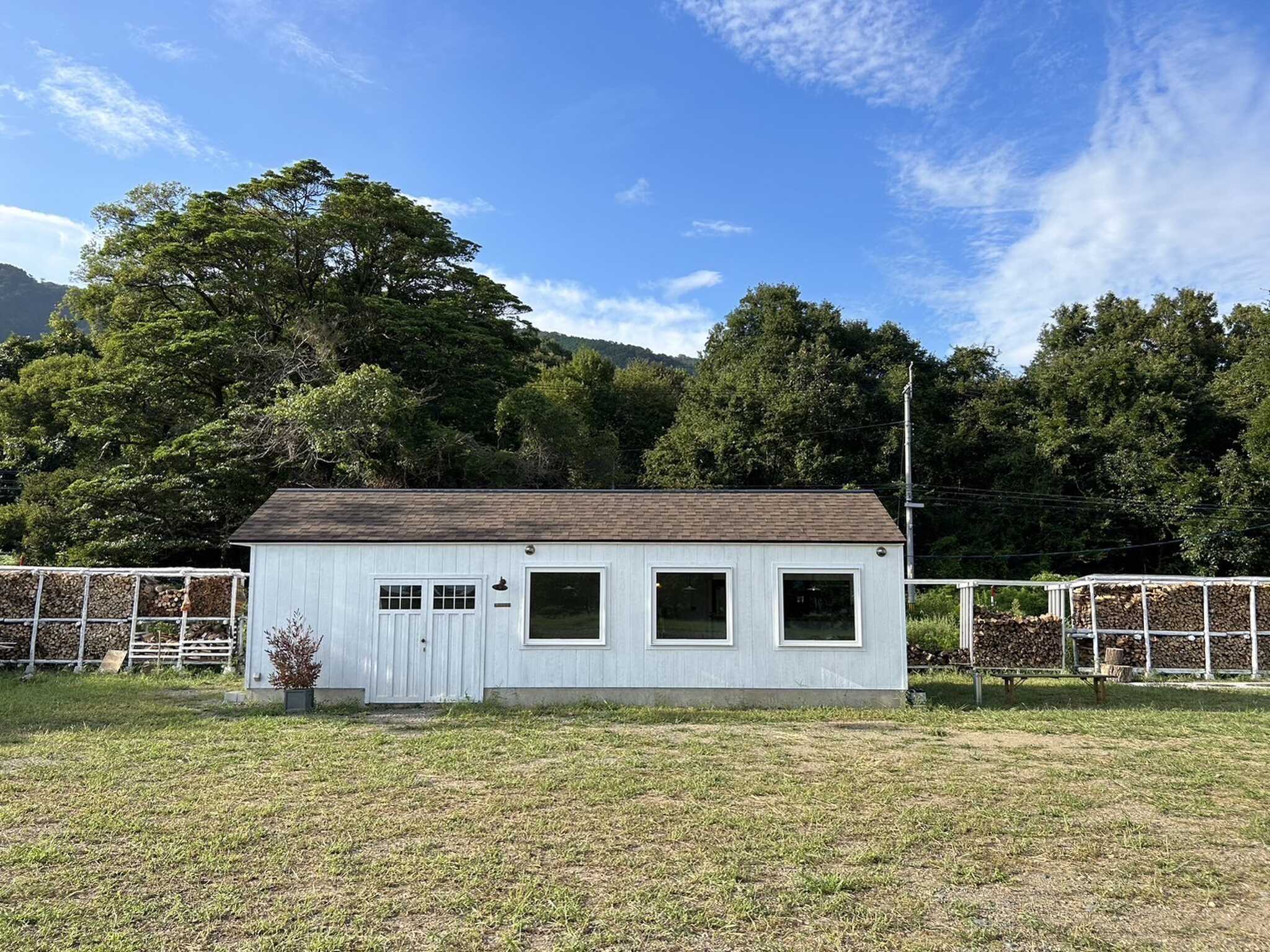 小屋(受付・ショップ・カフェ)