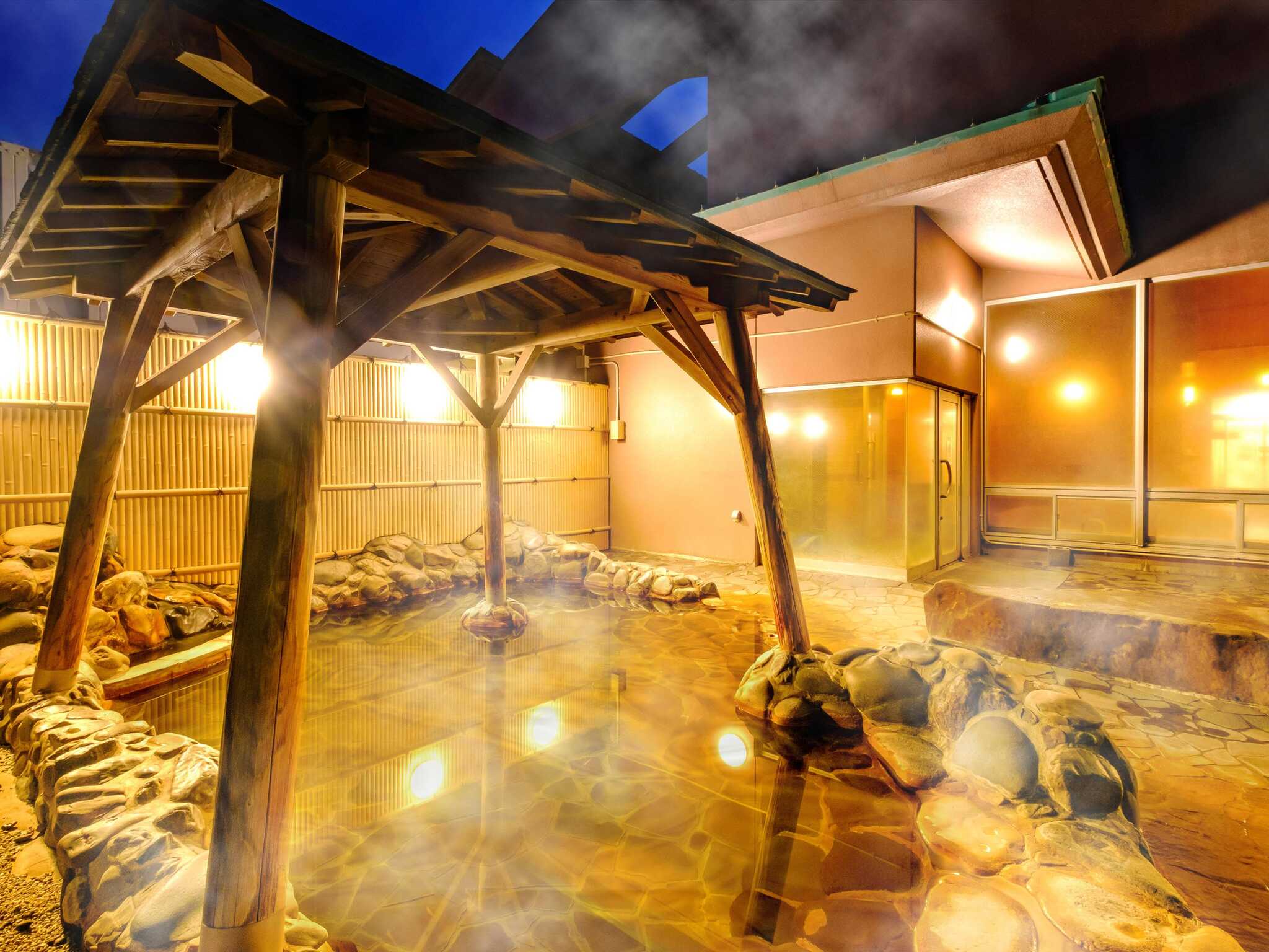 天然温泉 大浴場・露天風呂・サウナもあります 利用時間6:00~21:30