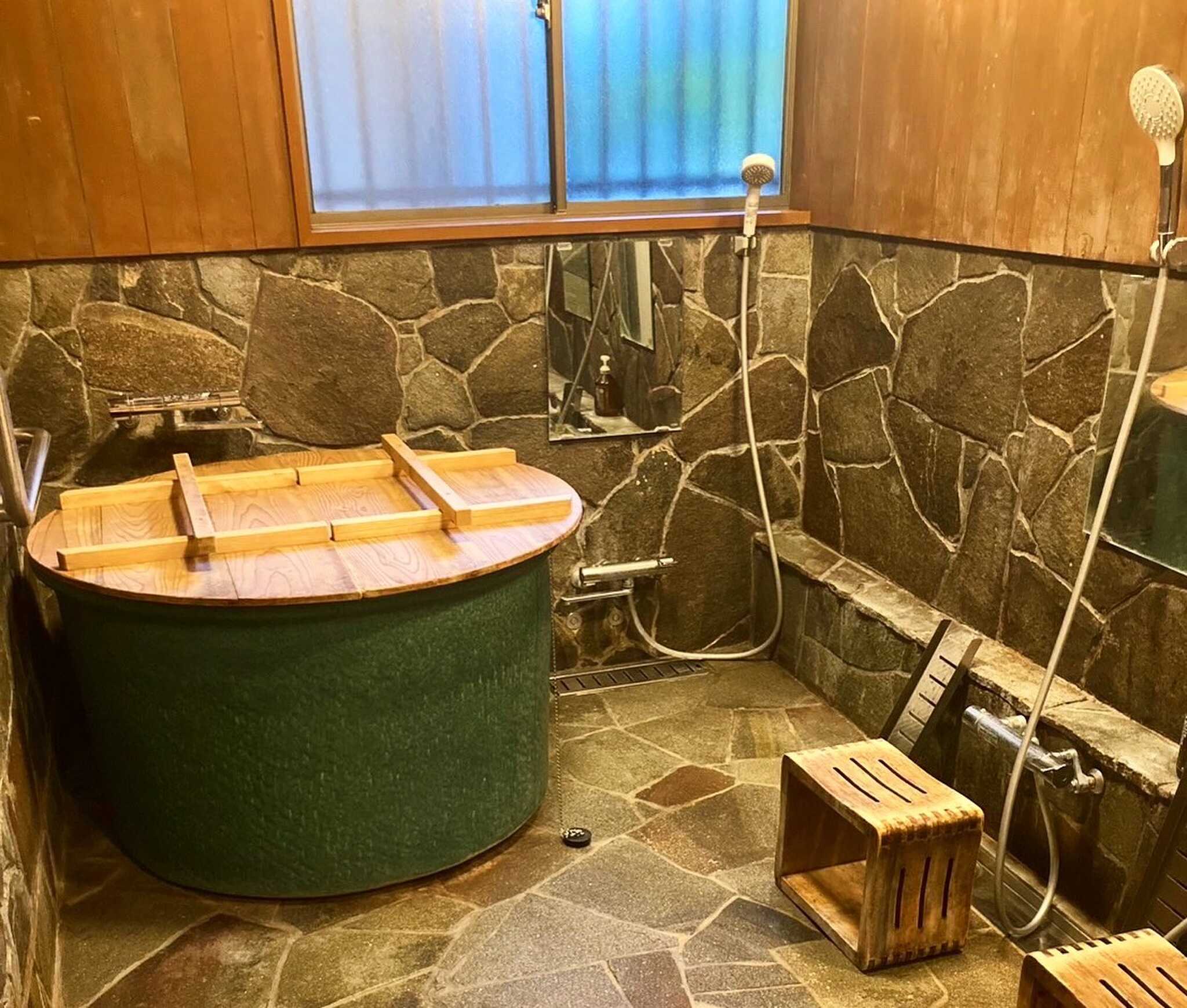 屋内設備のお風呂を使用できます