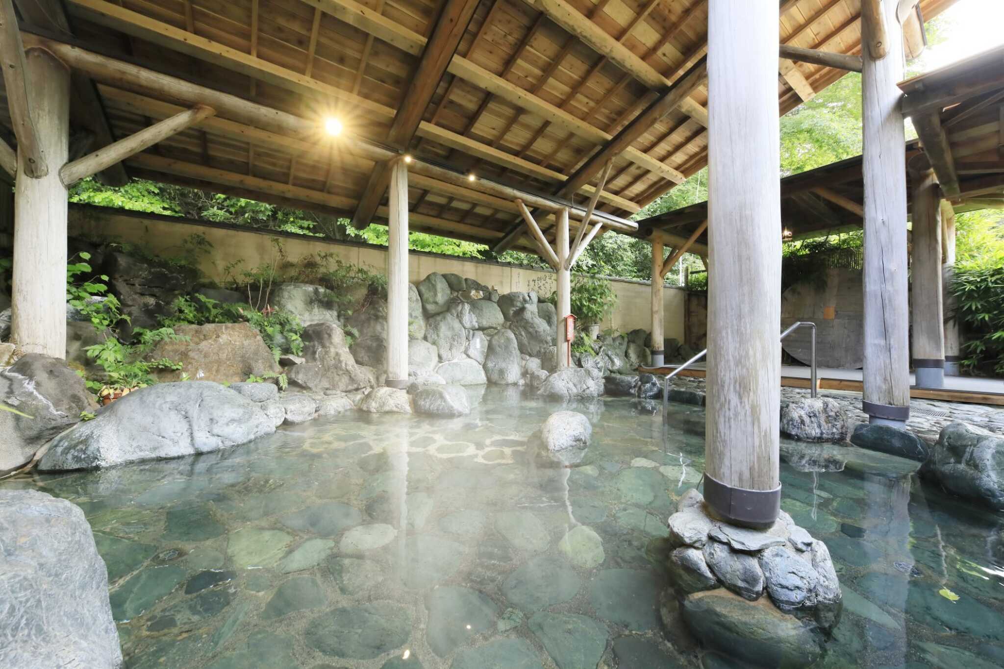 本館温泉大浴場と露天風呂も完備