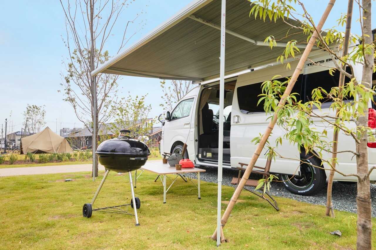 RVパークサイトはキャンピングカーや愛車と一緒にキャンプが楽しめるエリア。電源を装備し、VANLIFEや車中泊キャンプが楽しめます。