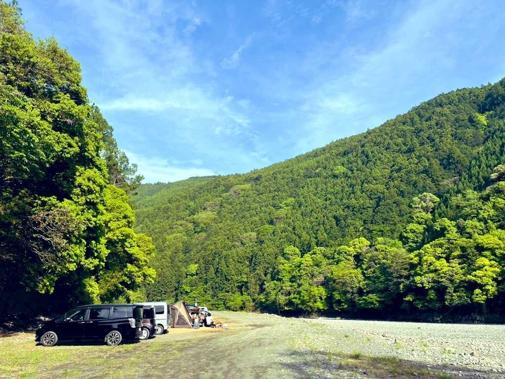 全面オートフリーサイトで、車の乗り入れもOKです!お好きなキャンプスタイルで設営してください!人工物がほとんどない大自然をお楽しみくださいd( ̄  ̄)
