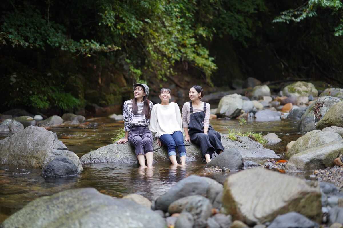 施設のまわりには栗巣川と鷹茄子川が流れています。川のせせらぎを聞くだけでリフレッシュできますよ♪