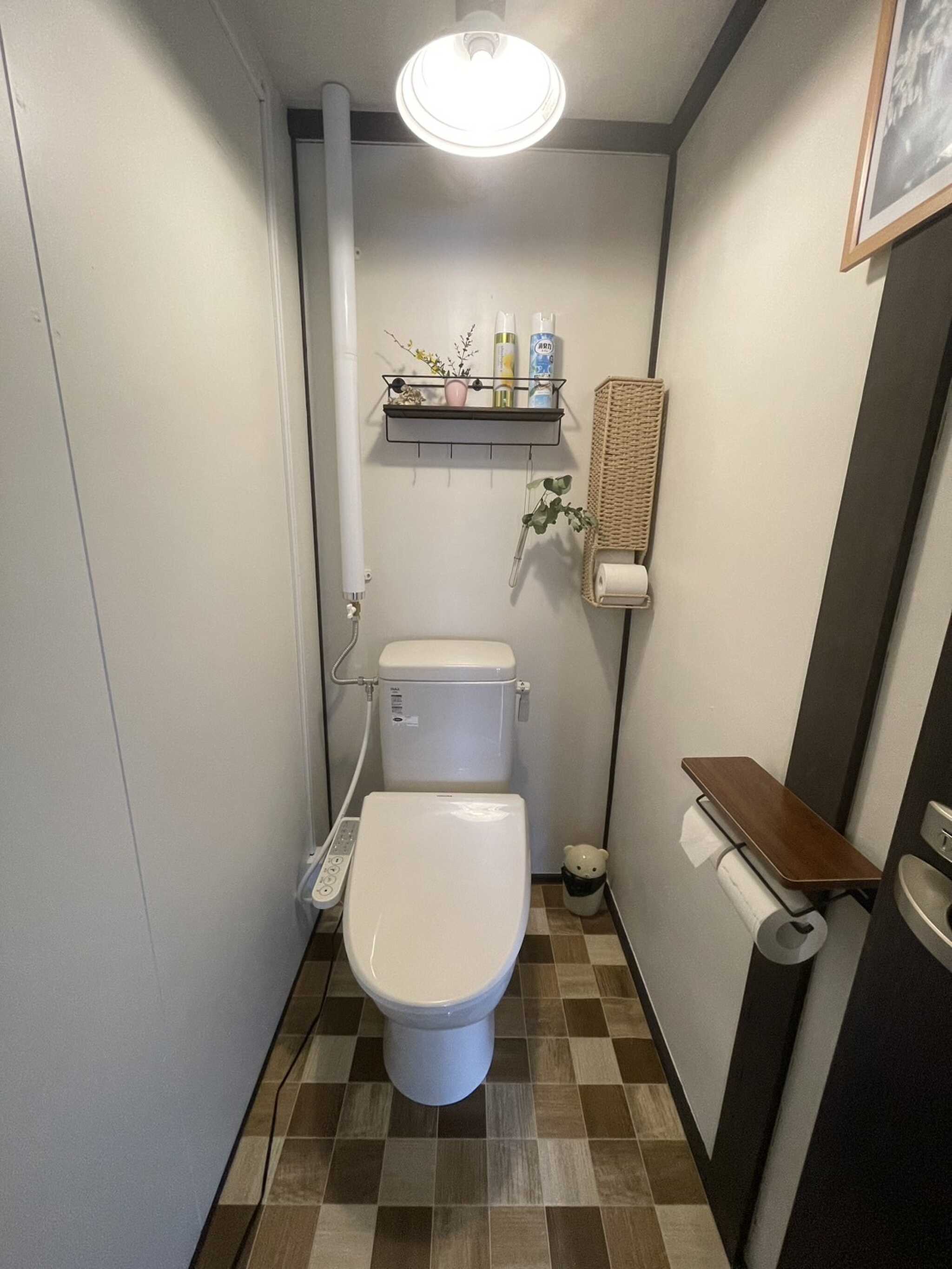 シャワー式トイレ完備しております。24時間ご利用可能