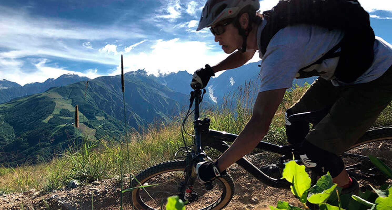 岩岳スキー場にMTBコースがあり、レンタルも可能です。