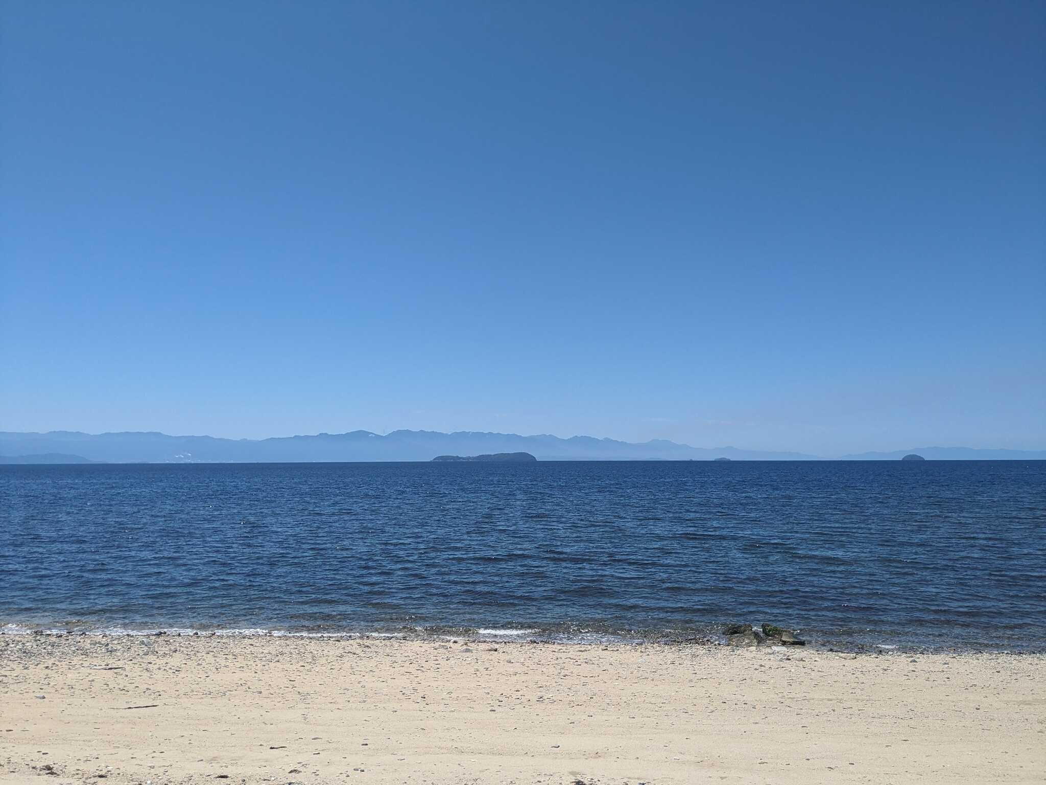砂浜で海水浴も楽しめます。サップ遊びも出来ます。