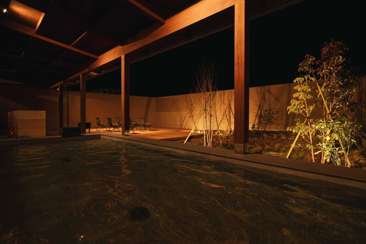 【Spa】外湯。自然の音を楽しみながらゆったりとお寛ぎください。