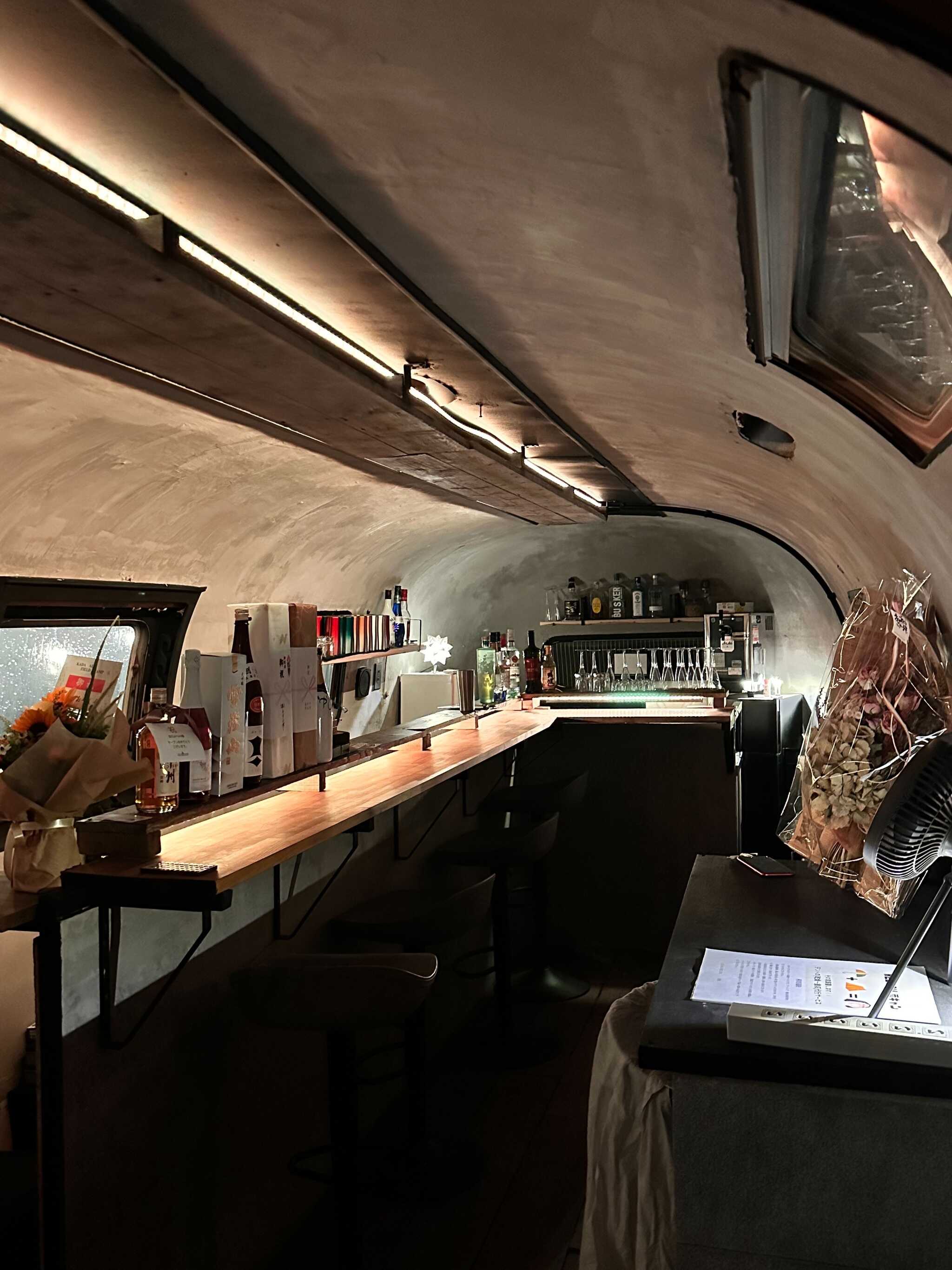 20時からOPENするBAR