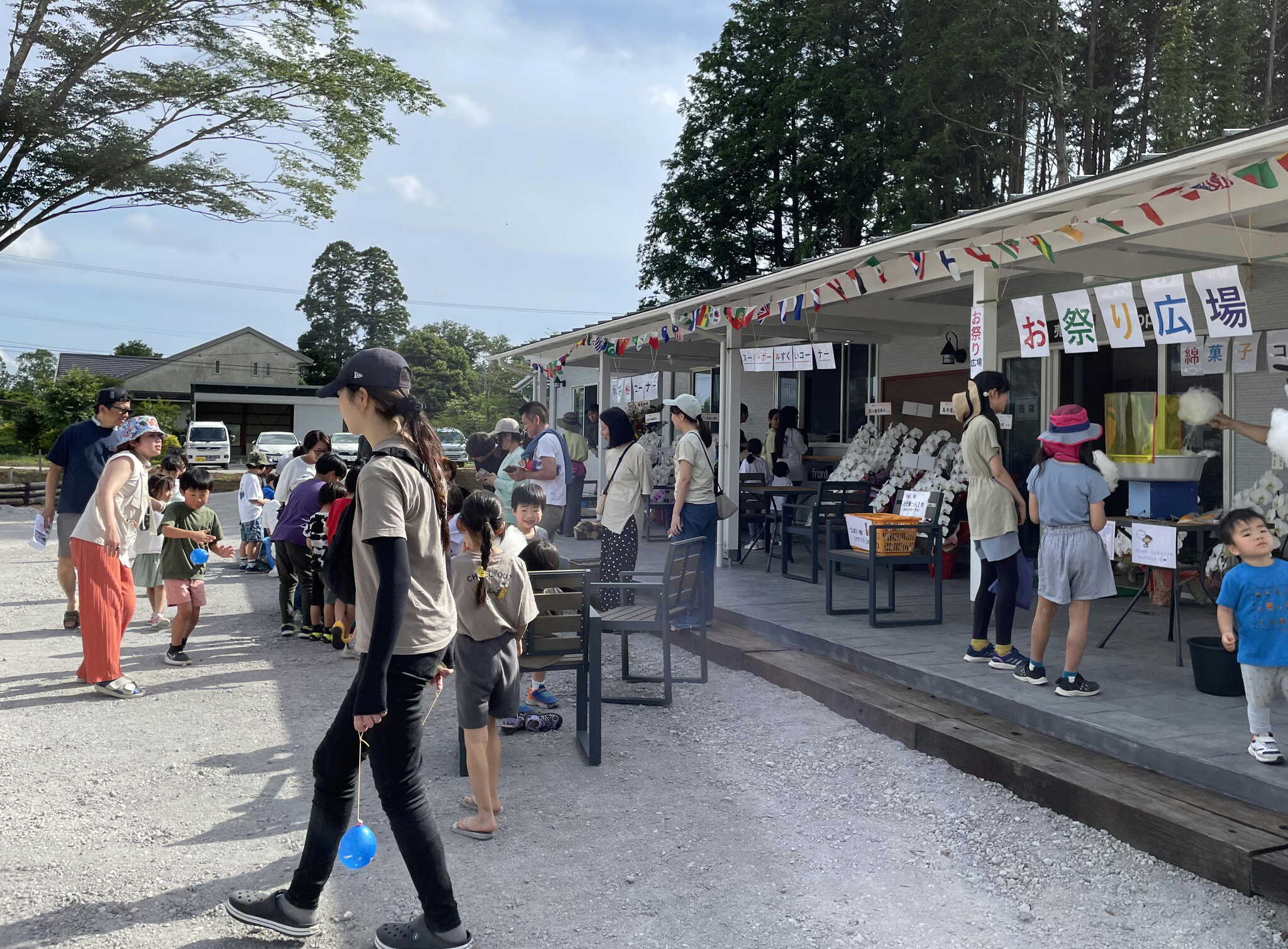 風船ヨーヨーやスーパーボールすくいが楽しめる「子どもお祭り広場」は毎週土曜日に開催!他にもトランポリンや卓球等、子どもが楽しめる遊びが満載!