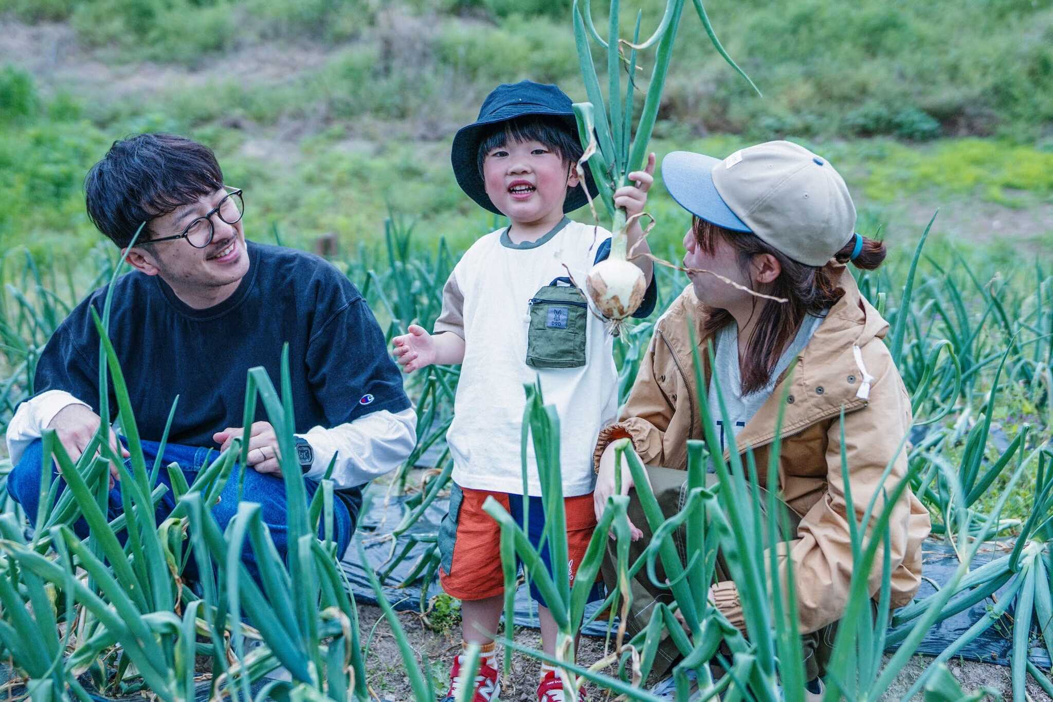 季節の野菜の収穫も体験できます!「自然を五感で感じる」がテーマの遊んで食べて泊まれる農業公園。チェックアウト後はレストランで地元食材を使った料理もお楽しみいただけます