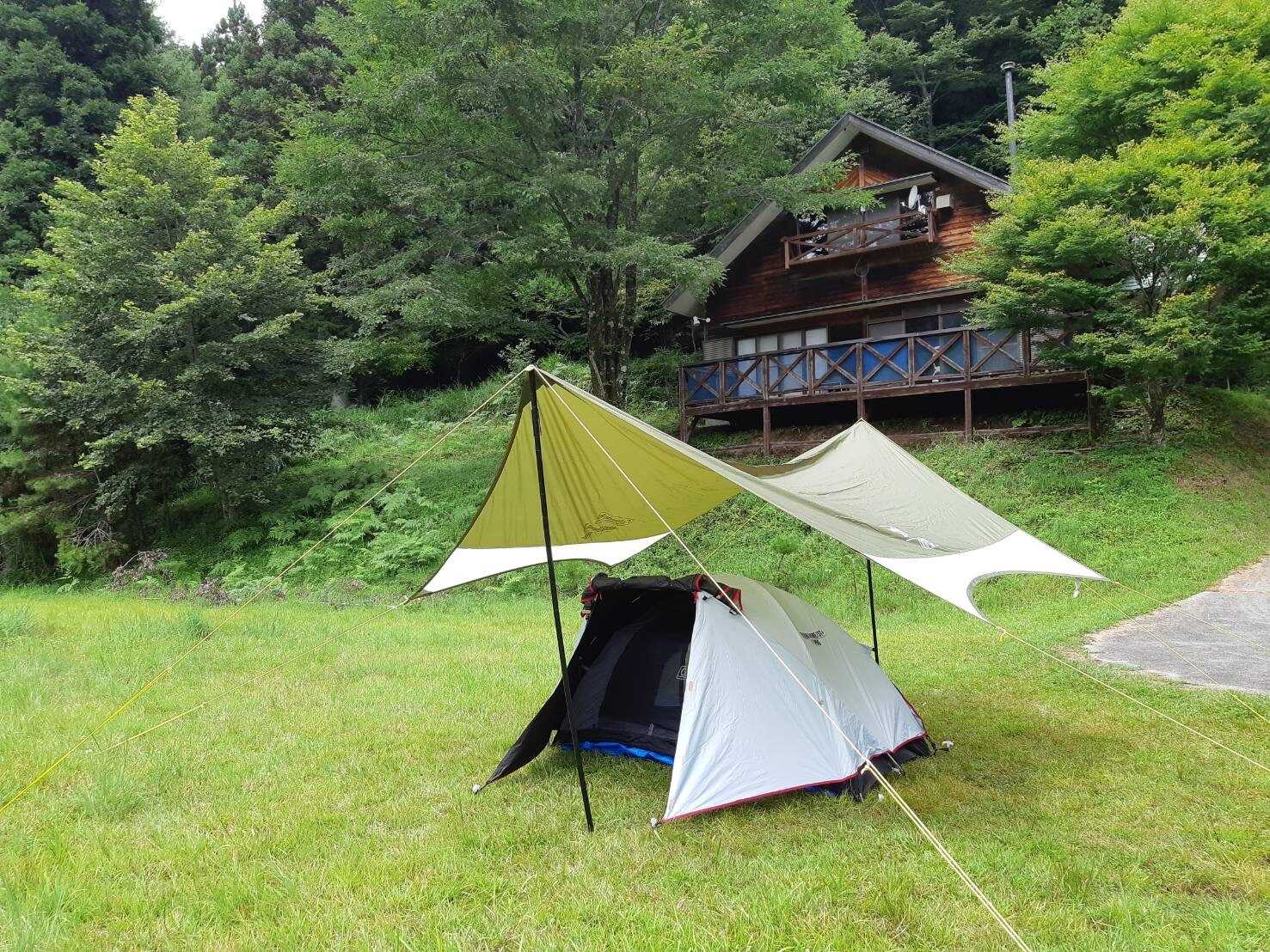 茶臼山山荘キャンプフィールド