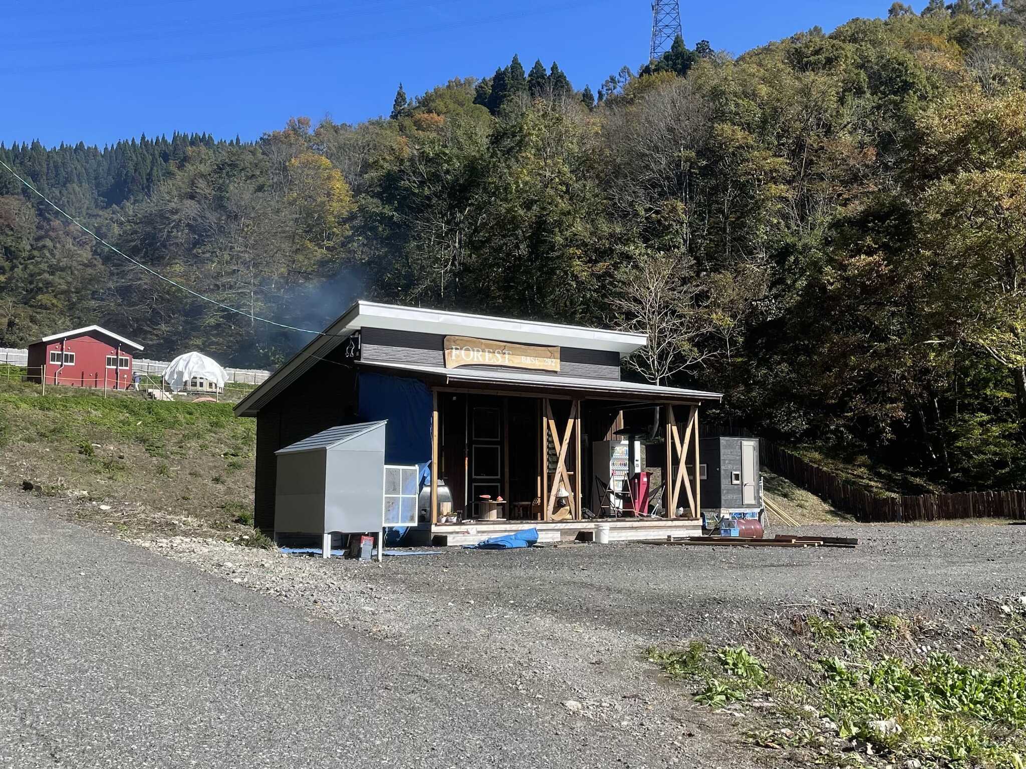 管理棟・売店(営業時間9:00-17:00)