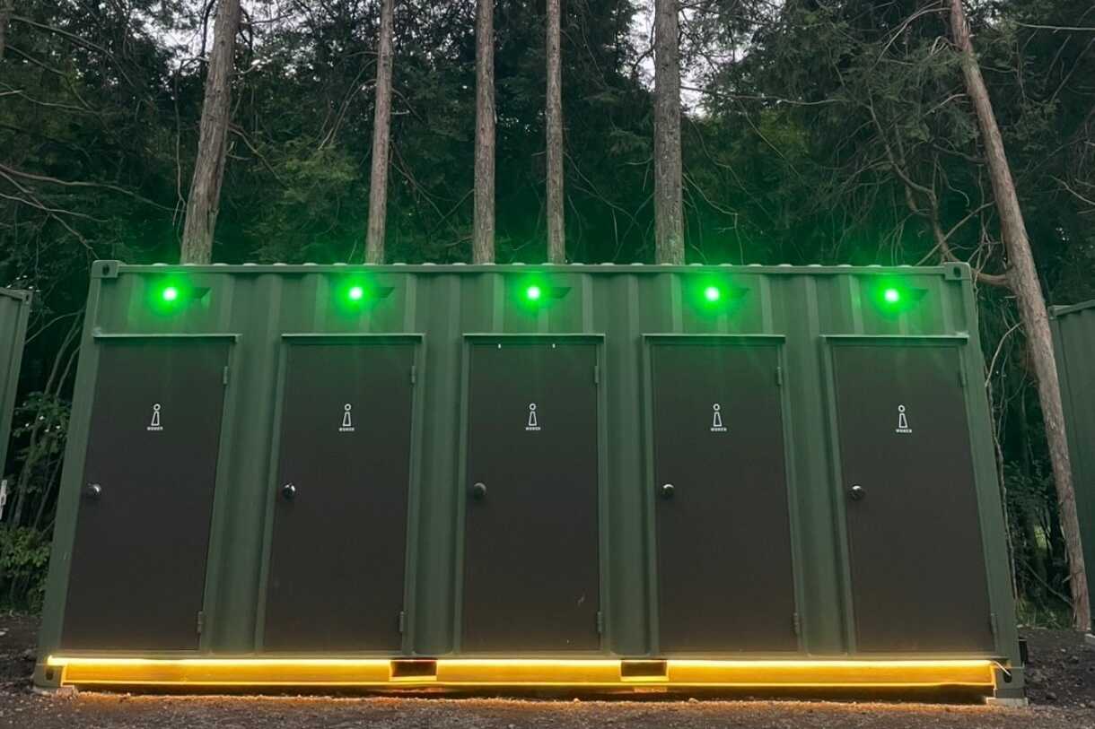 使用中がLEDライトで外から確認できます。夜はライトアップされるので安心感もあります!