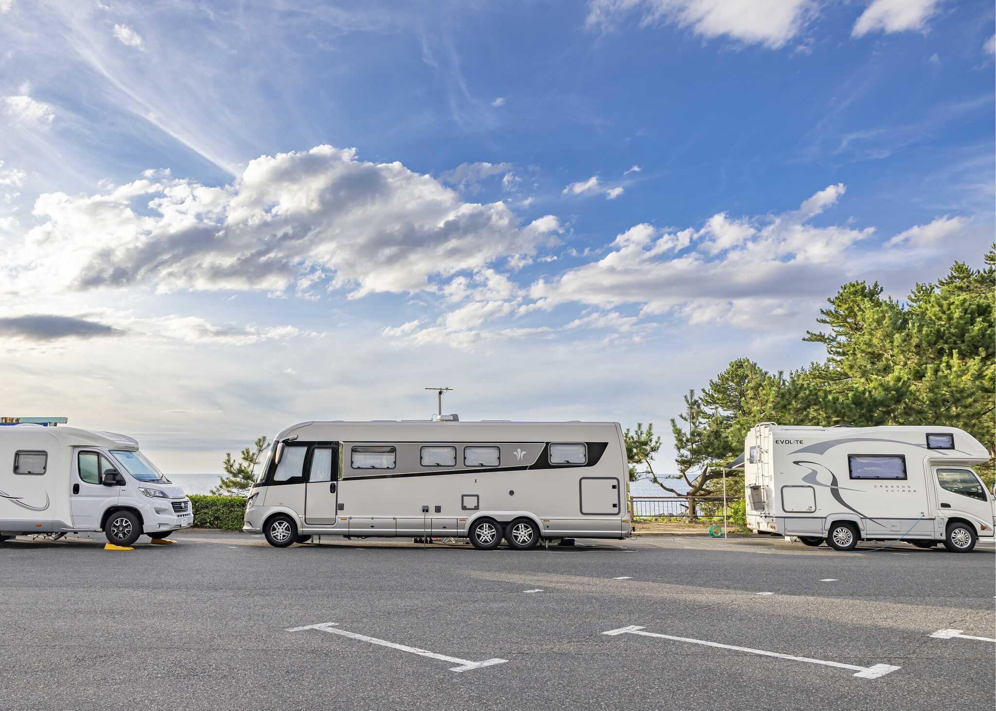 コインランドリーや屋外炊事場、ダンプステーション、Wi-Fiなど。設備が充実したRVパークにリニューアル!