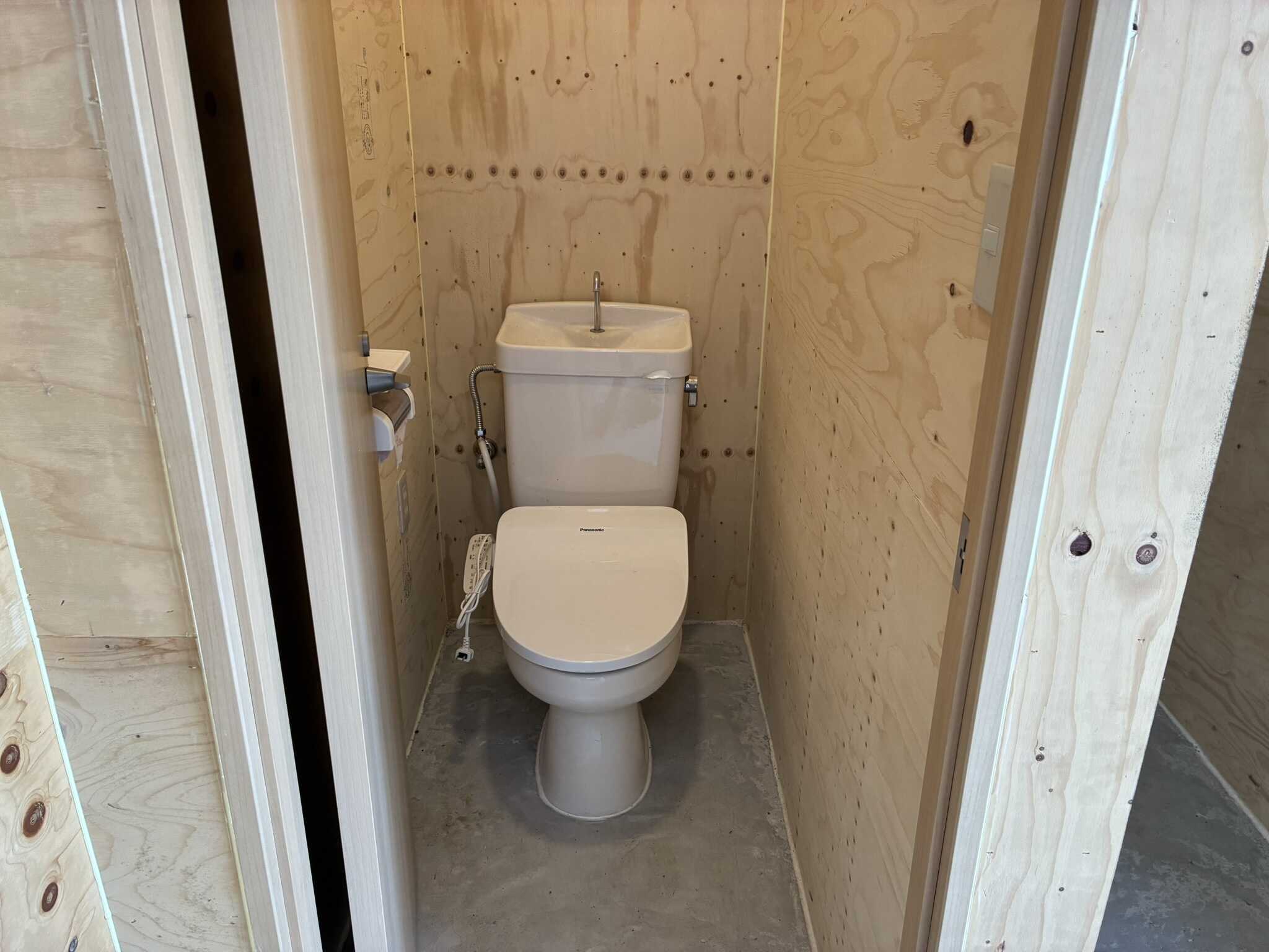 トイレ内観:ウォシュレット付き