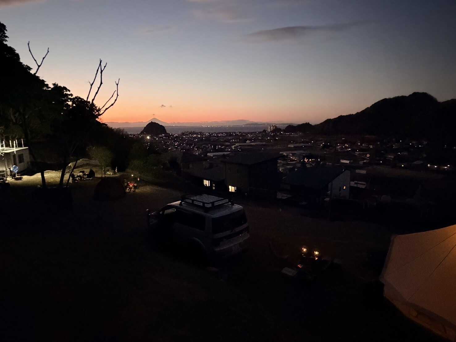 夕日が溶けあうマジックアワー。今ここでしかない時間をお楽しみください。