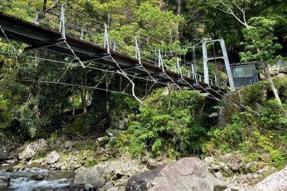 吊り橋を渡った先に広がる広大なプライベート空間で、贅沢なお時間をお過ごしください♪