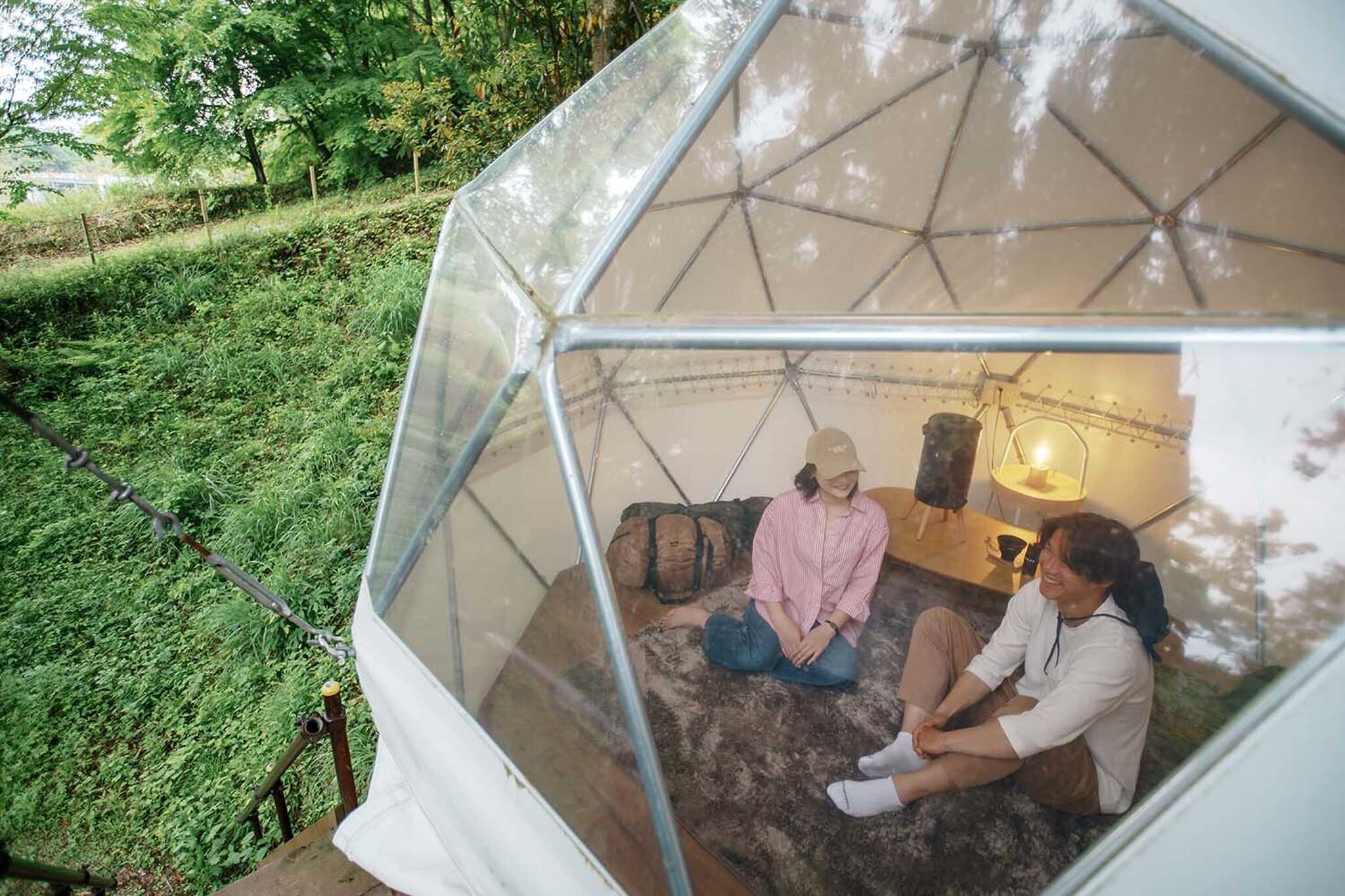 冒険気分でワクワクの非日常を♪綺麗に安心「キャンプ」体験 ツリーハウスやコテージ、森に浮かぶテントまで、気軽自然に泊まれます!