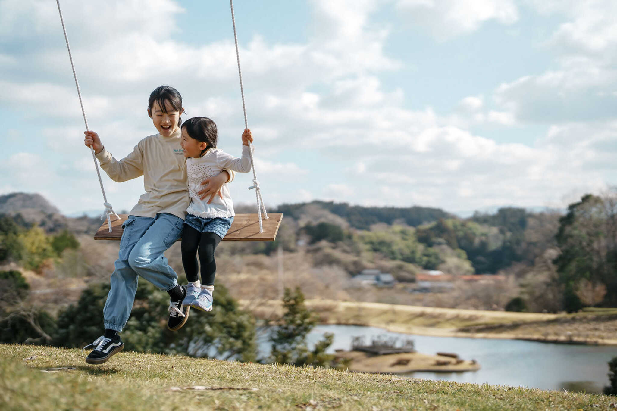 さあ、日常から解放される時間のはじまりです!広大な敷地には大人から子供まで、たくさんのワクワク心くすぐる「体験」が待っています!