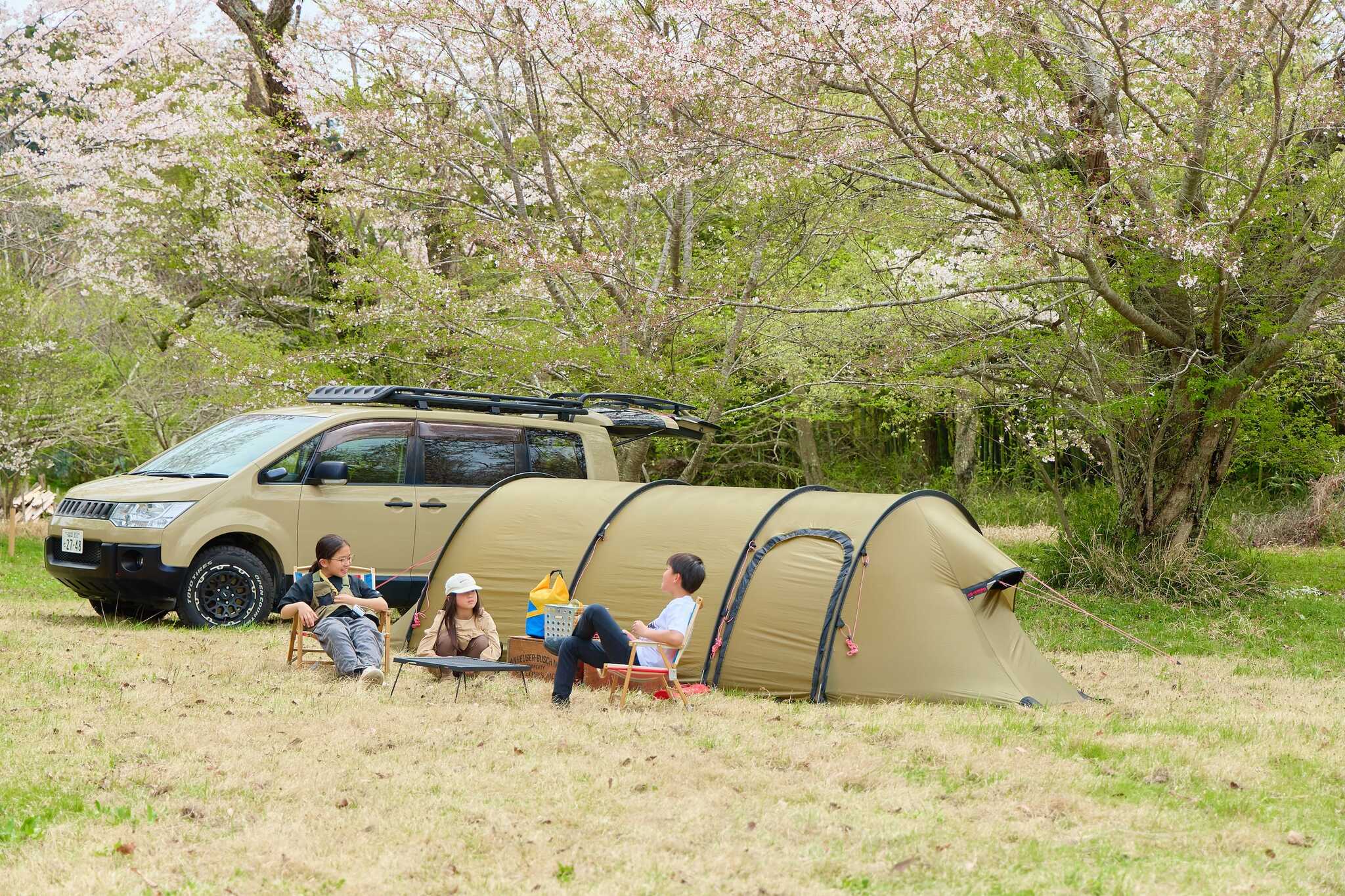 男女別ウォシュレット付トイレ&シャワー完備!本格卓球台やお子様が運転できる巨大ラジコンカーもあります♫