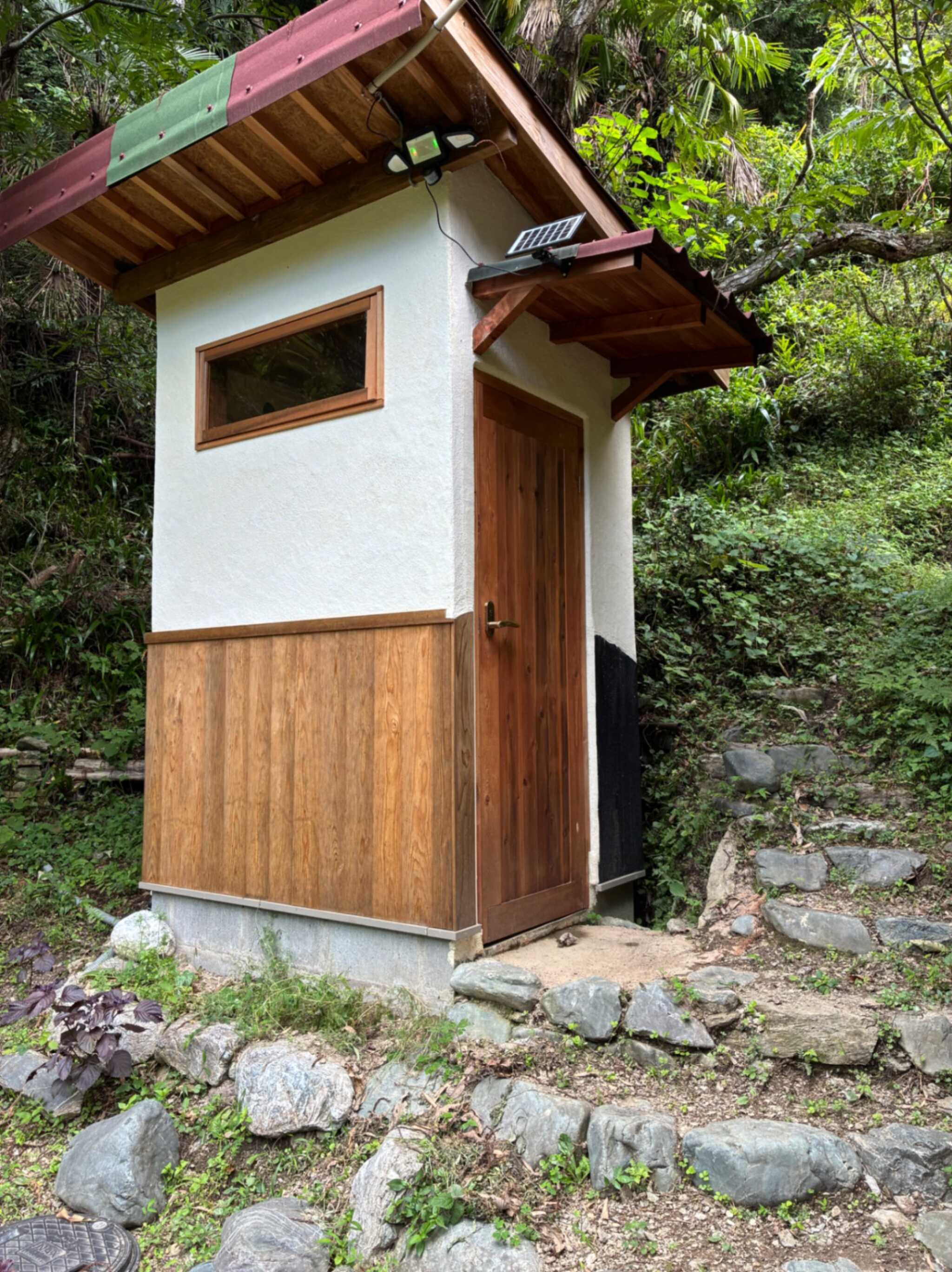 トイレ(古民家の奥横にあります)