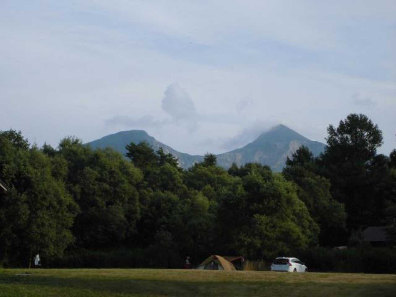 磐梯山の爆裂火口が見えて時間が止まっていて涼しくて星空が美しいキャンプ場です。