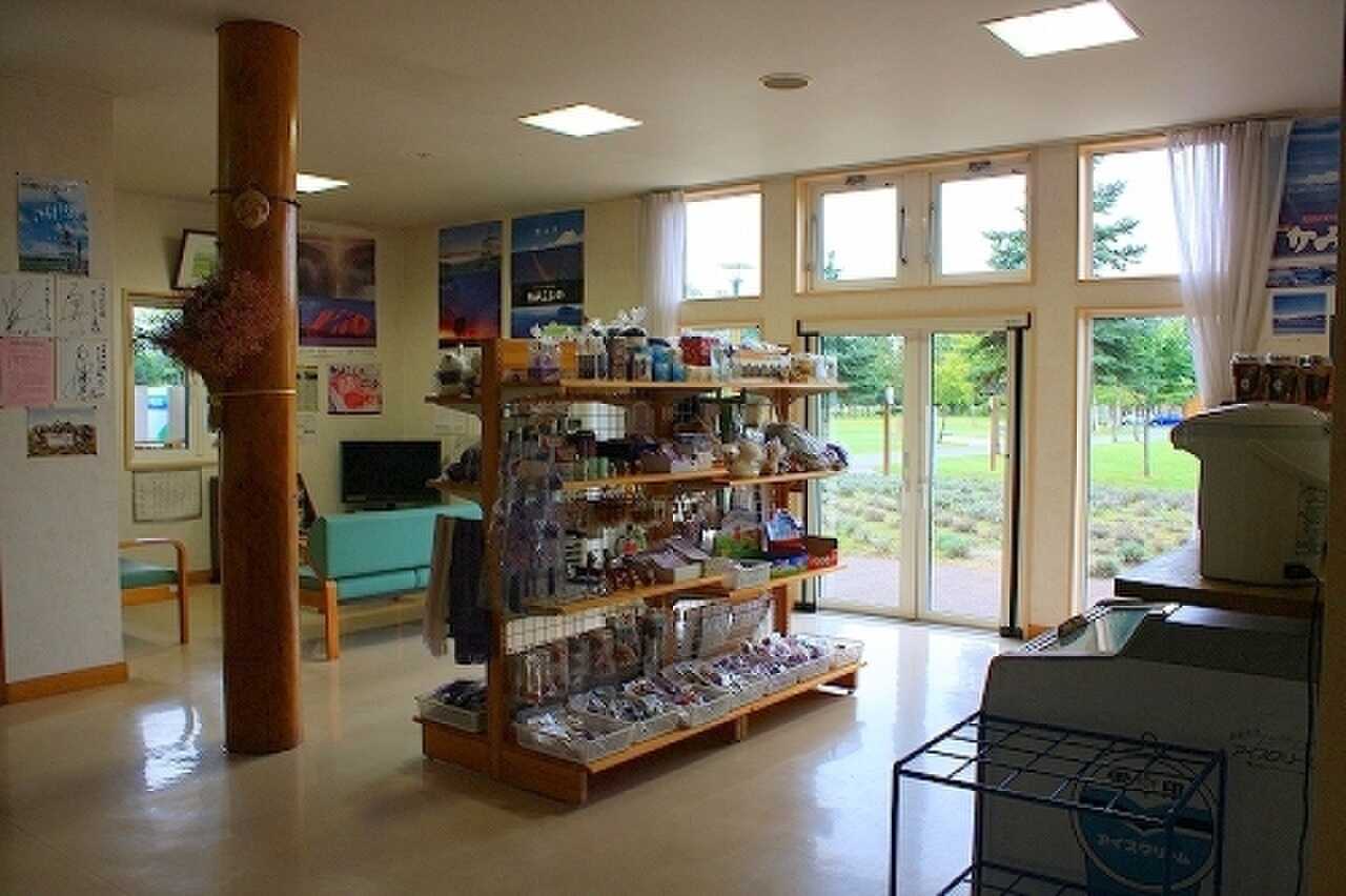 売店と休憩所