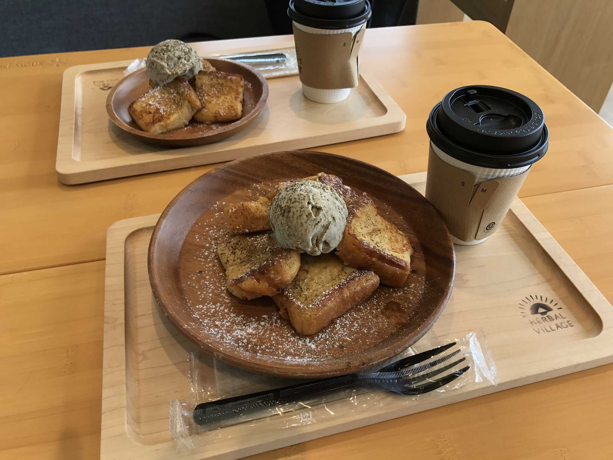 杜仲茶ジェラートとフレンチトースト