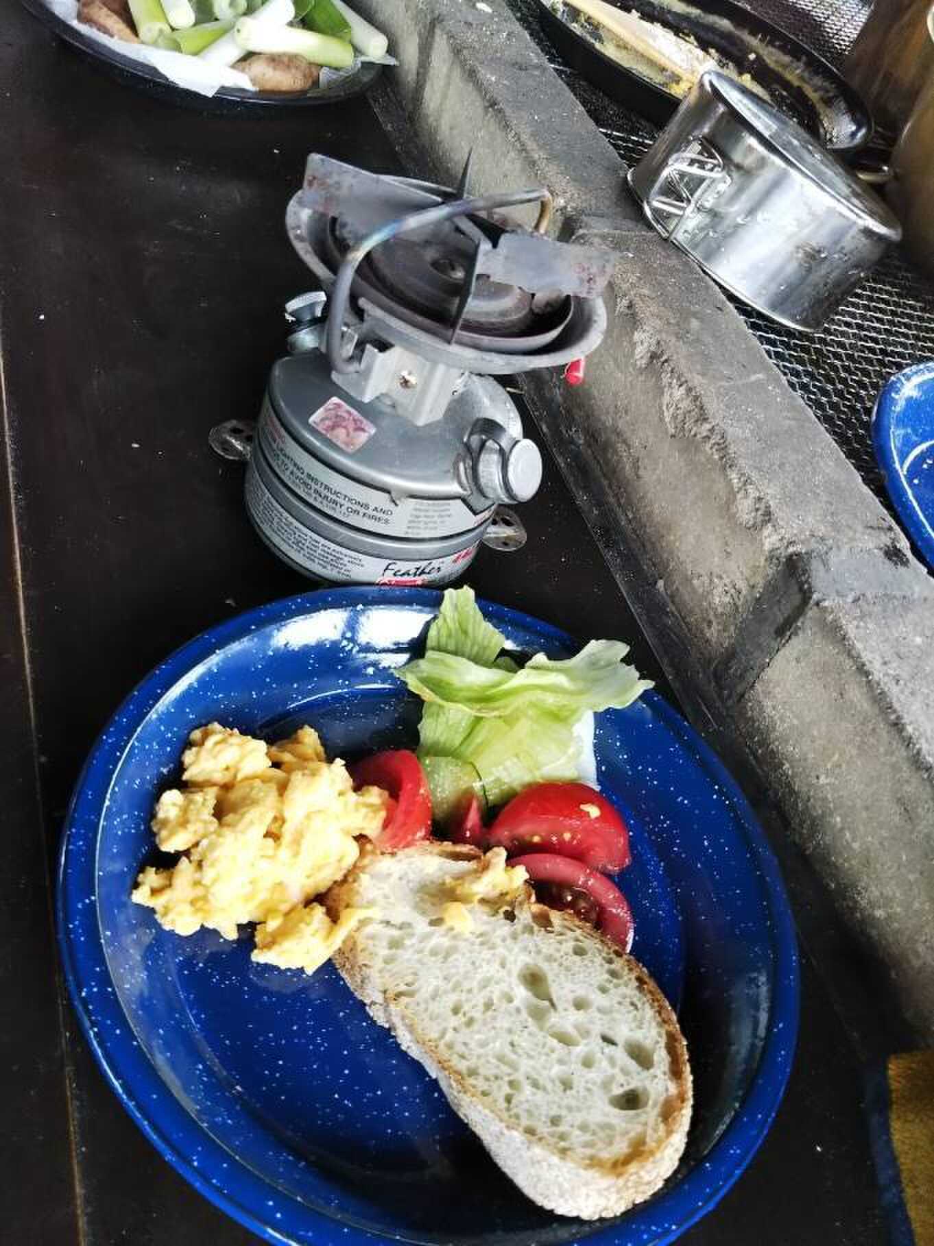 キャンプ場の朝食