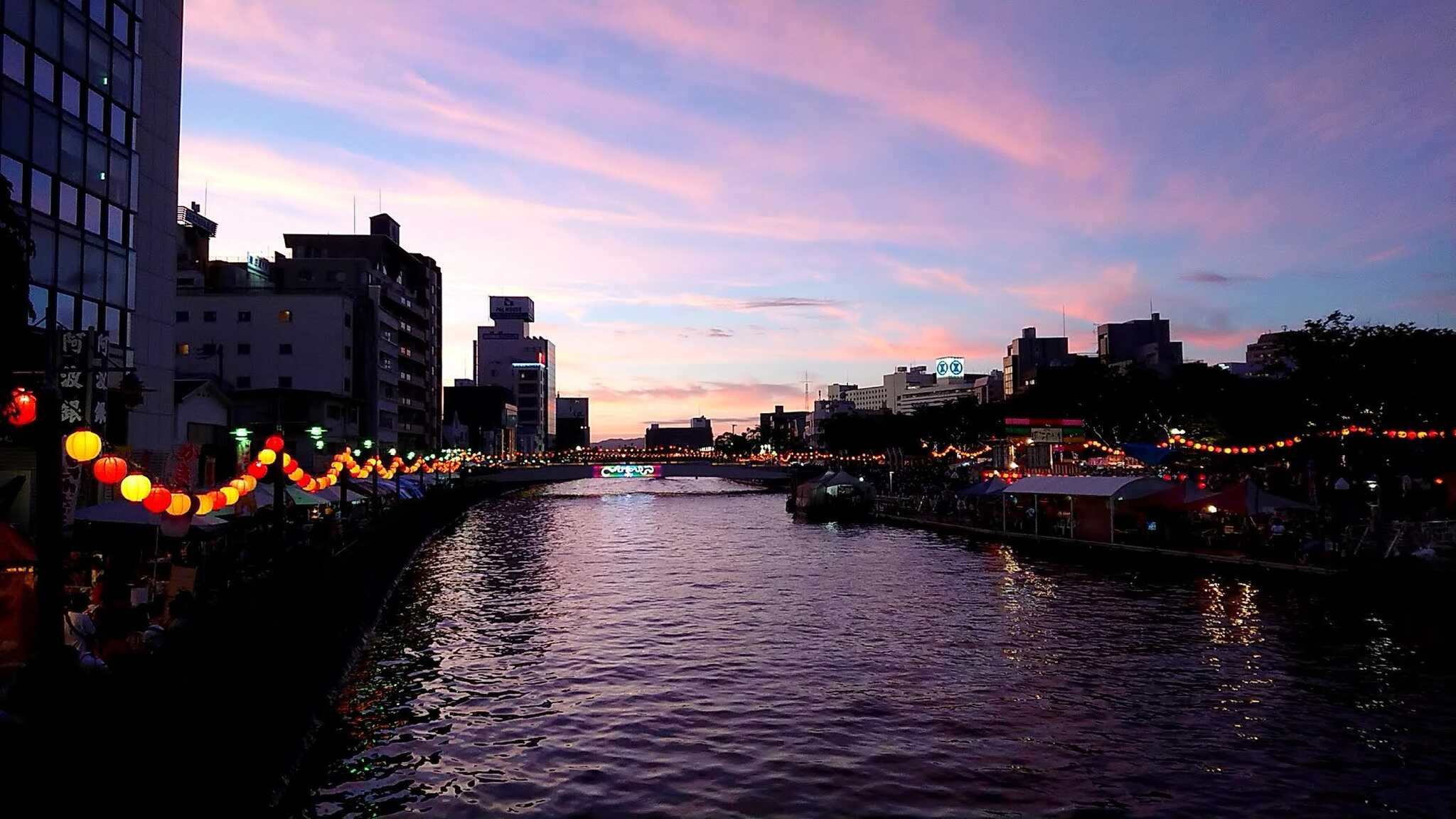 阿波踊りと夕焼け