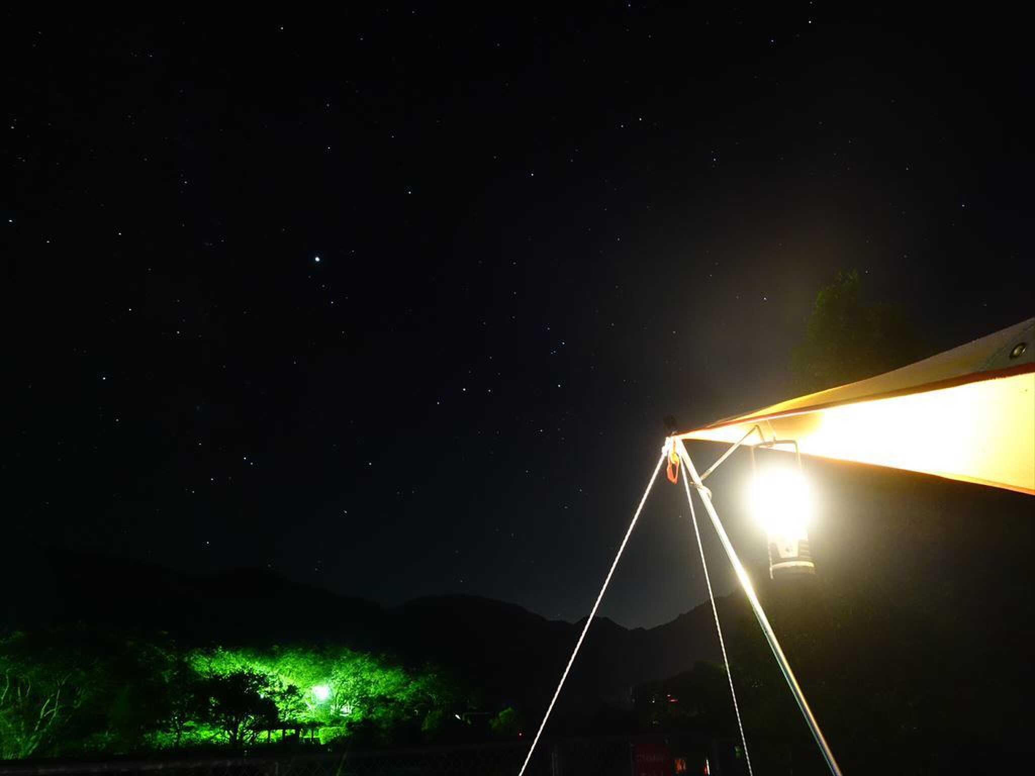 夜のキャンプ場