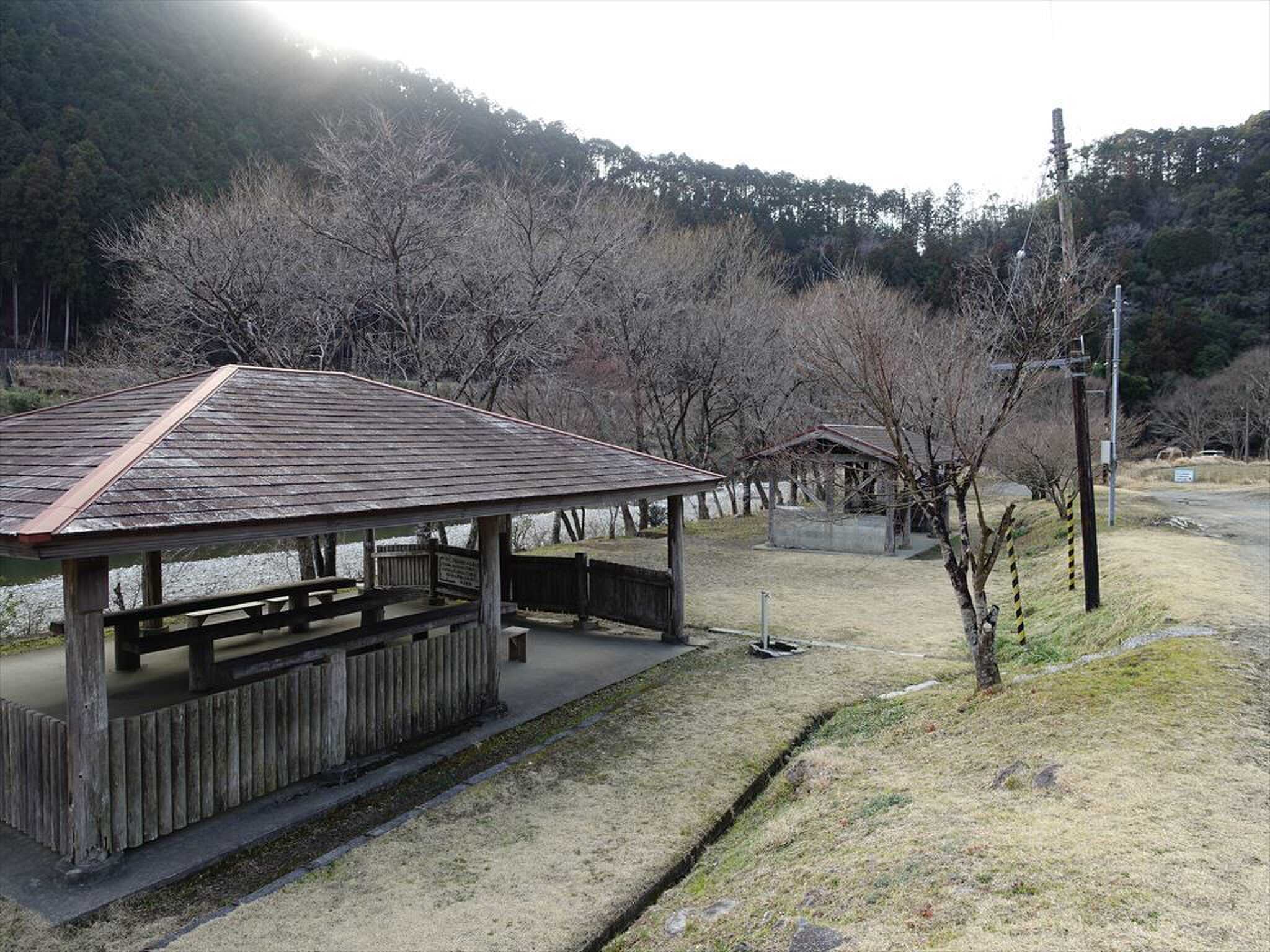 東屋と炊事棟