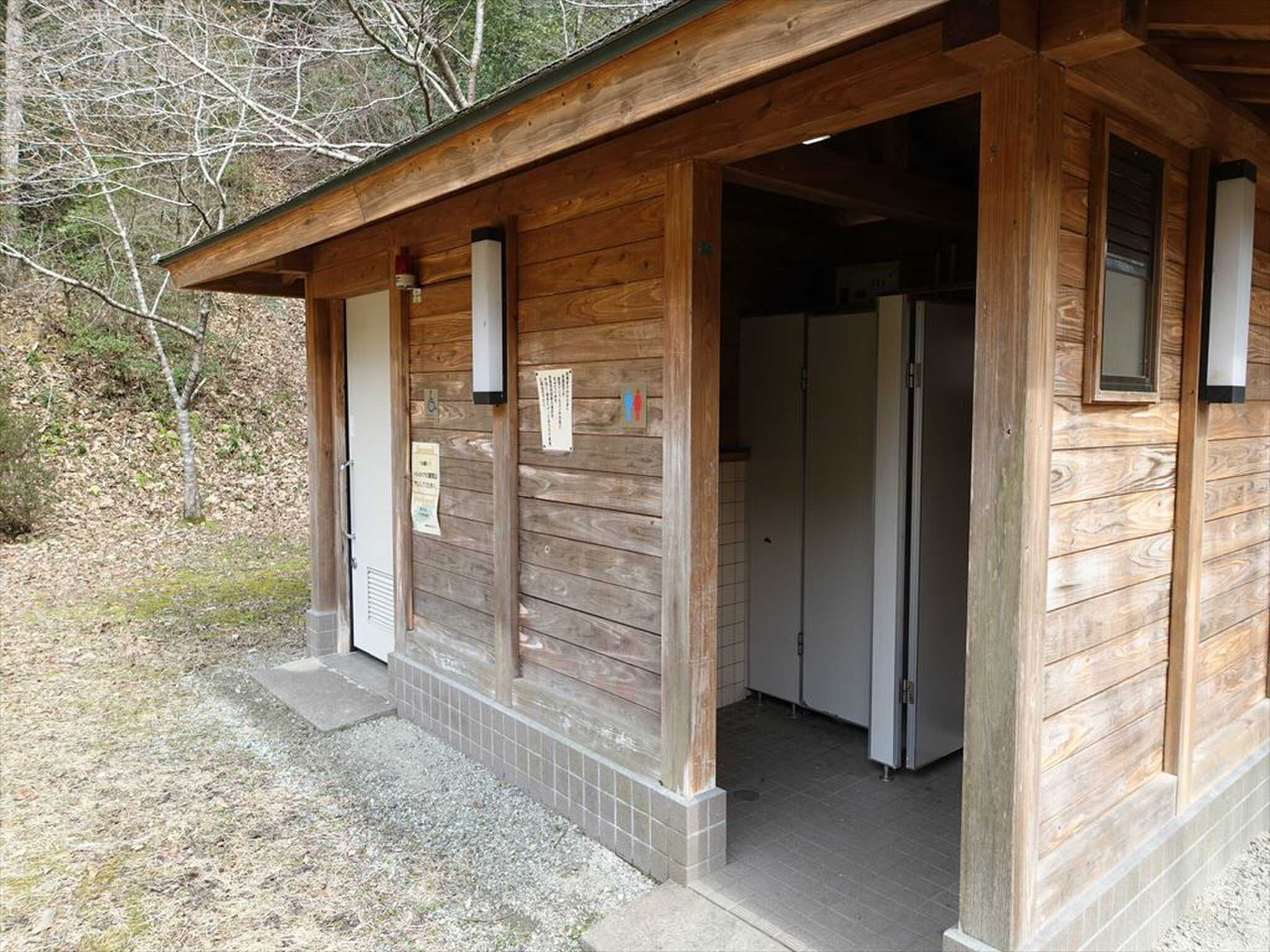 トイレ棟