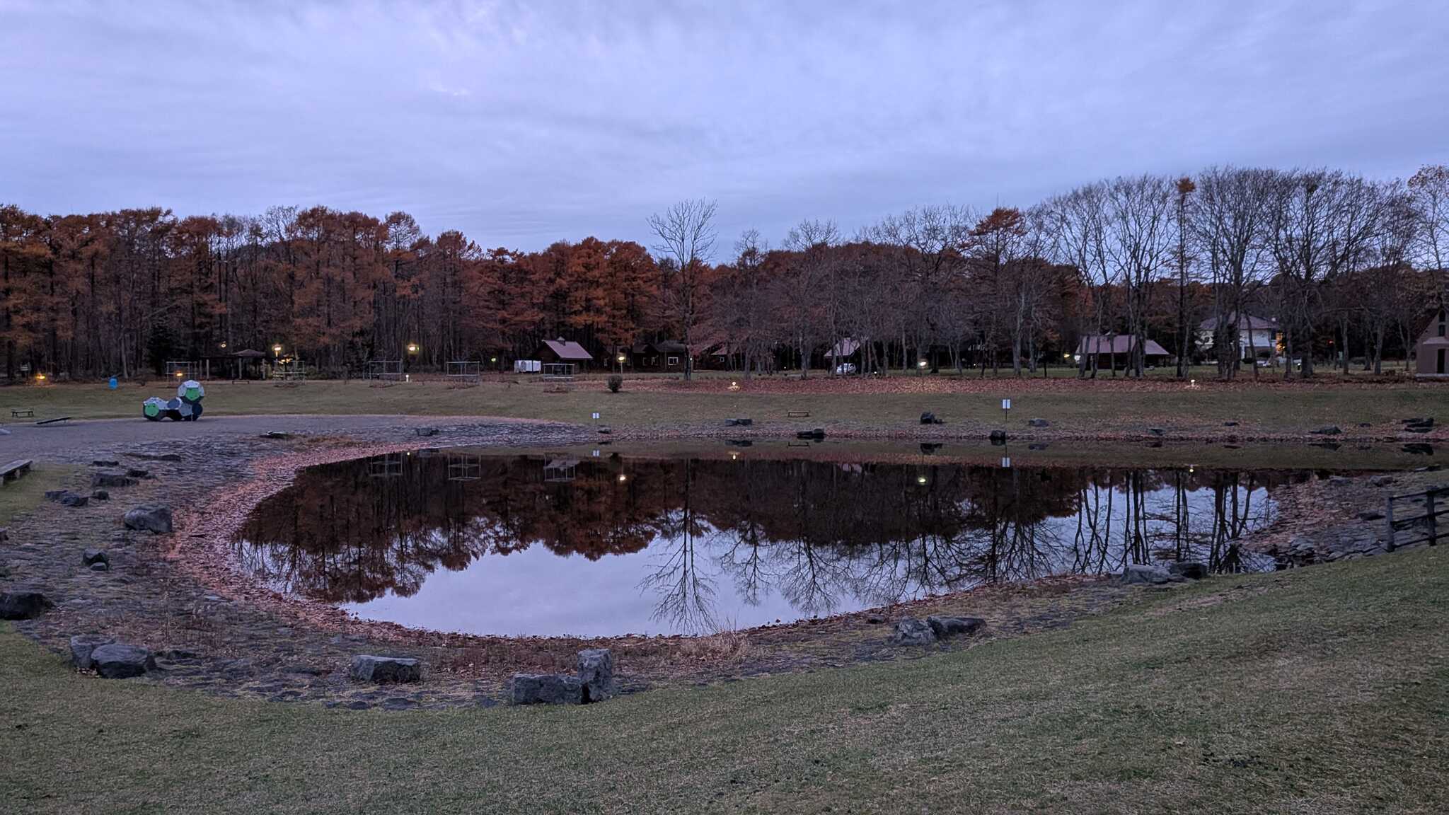 ゆのみの湯横の池