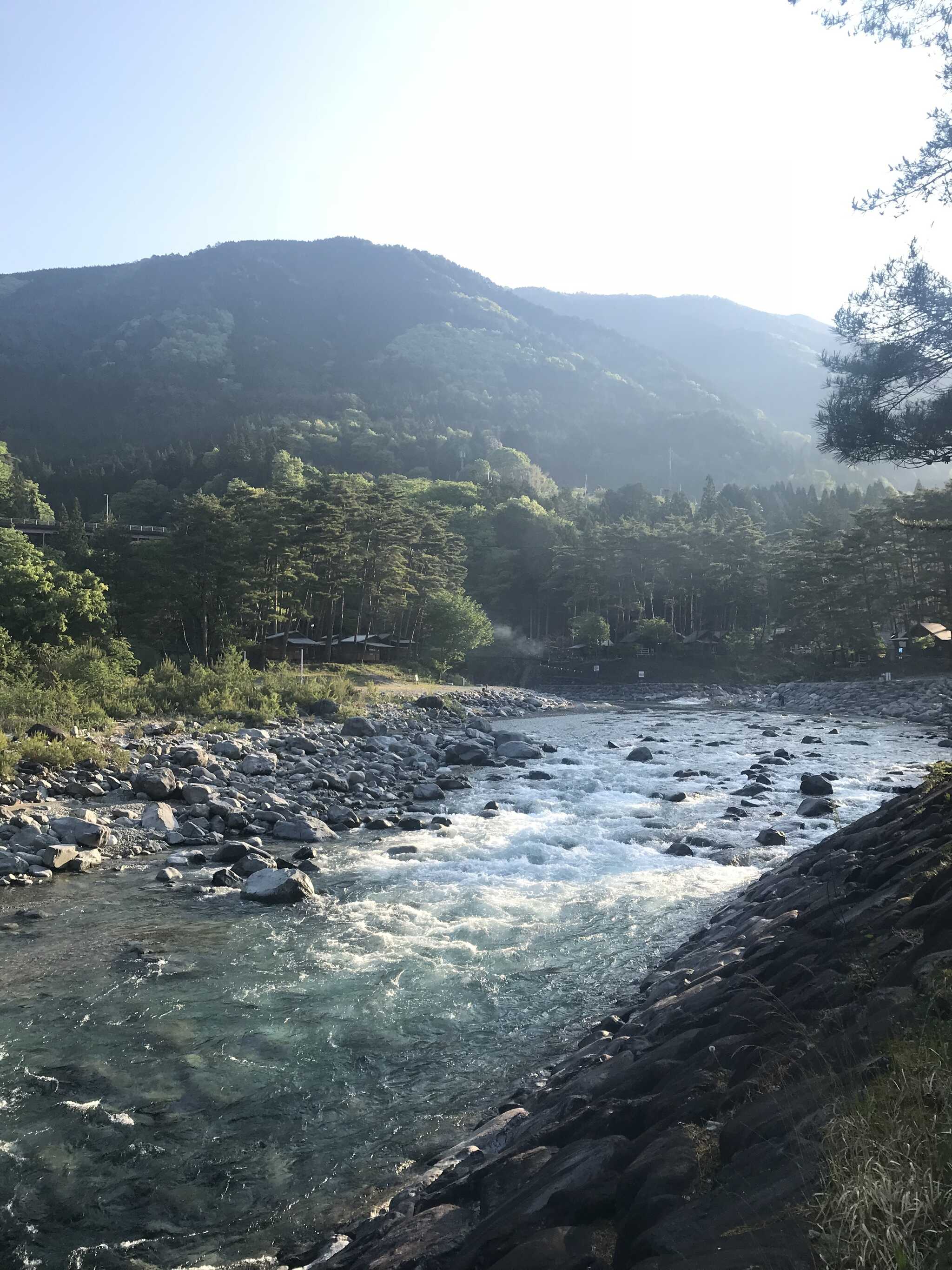 川のすぐ上流には宮島キャンプ場があります。