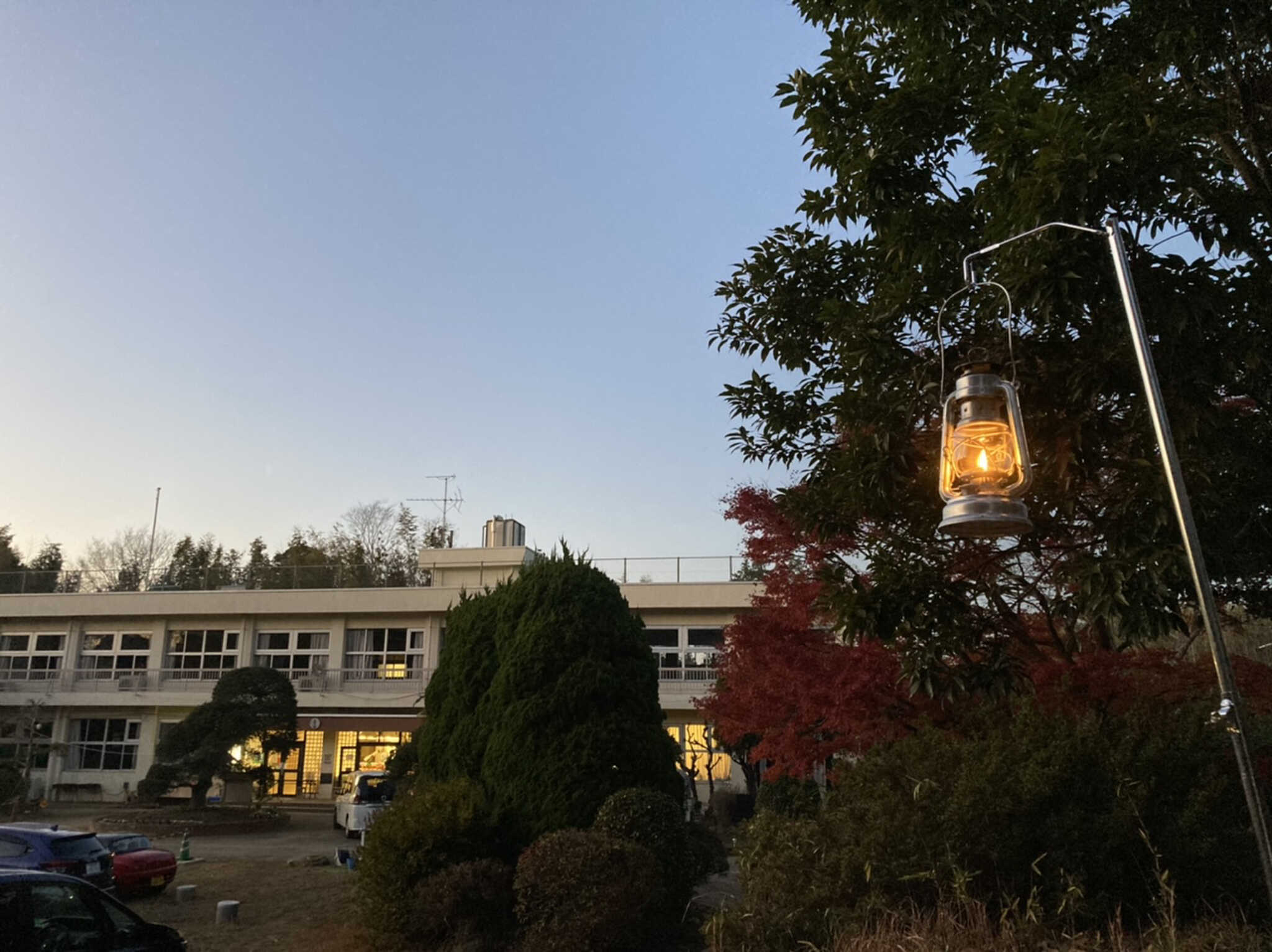 サイトから見た校舎跡