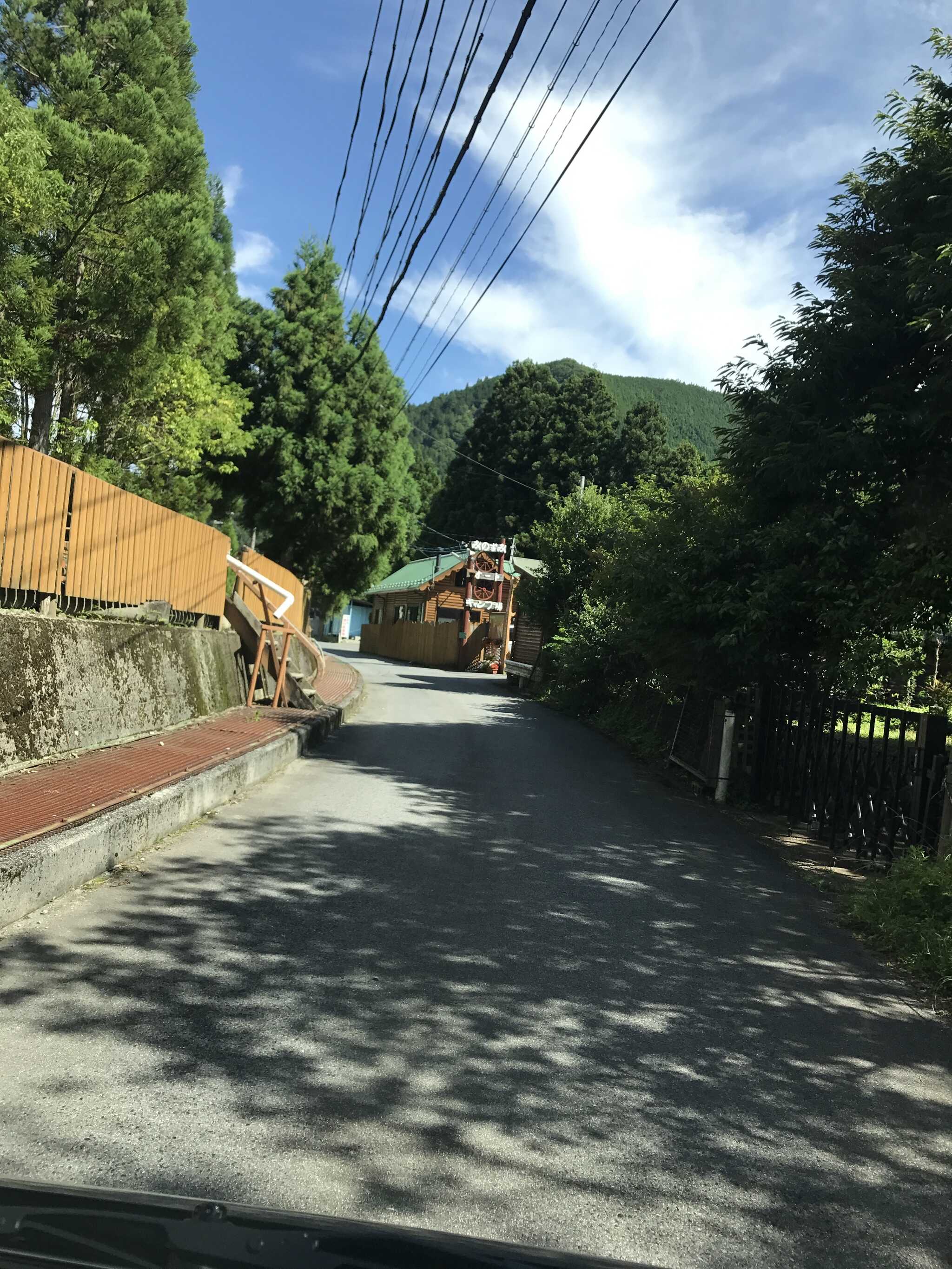 左手がキャンプサイトです。