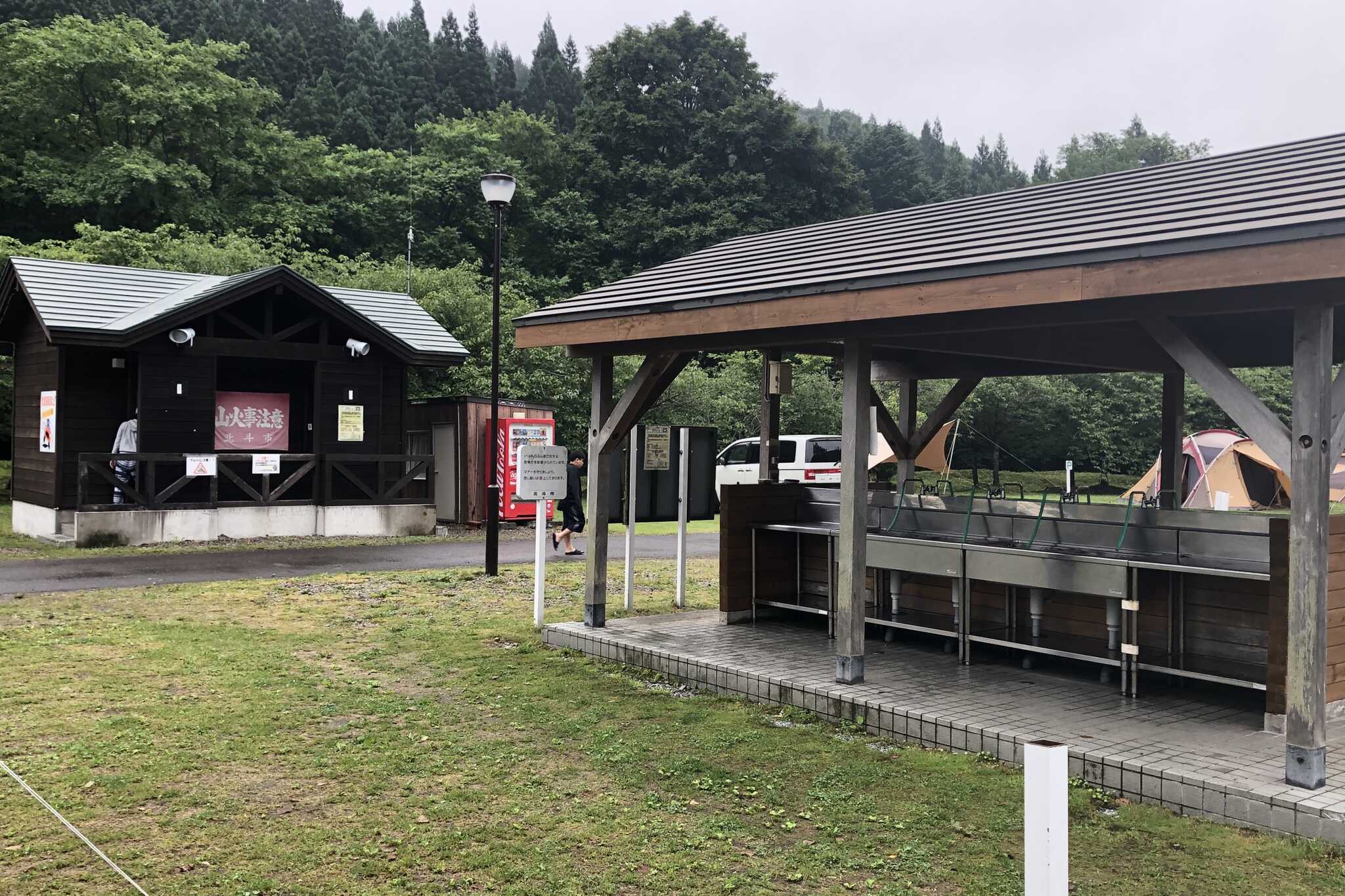 トイレと炊事場