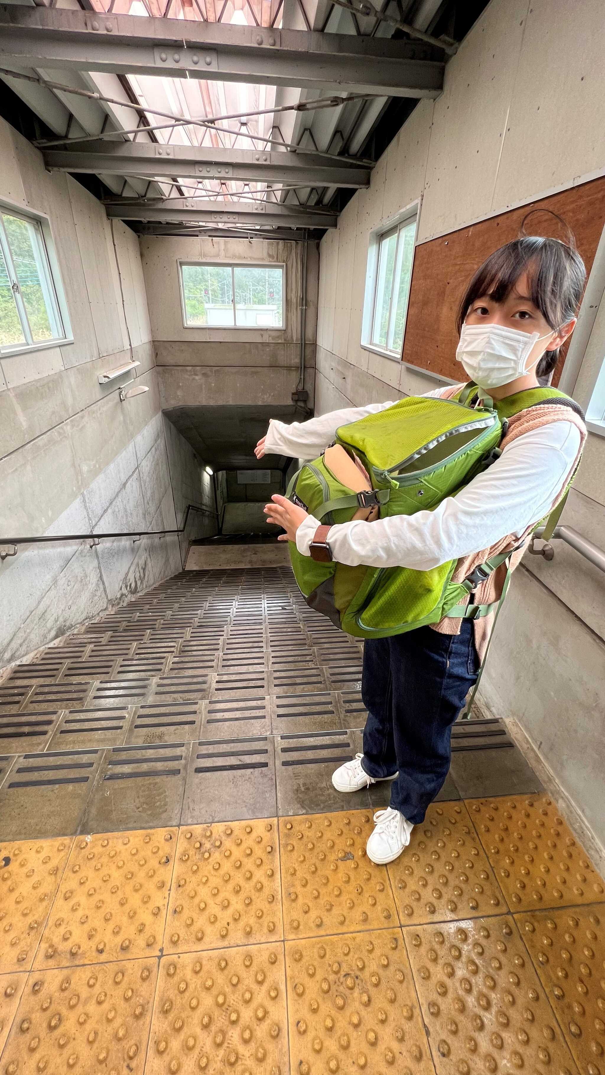 中三依温泉駅の階段